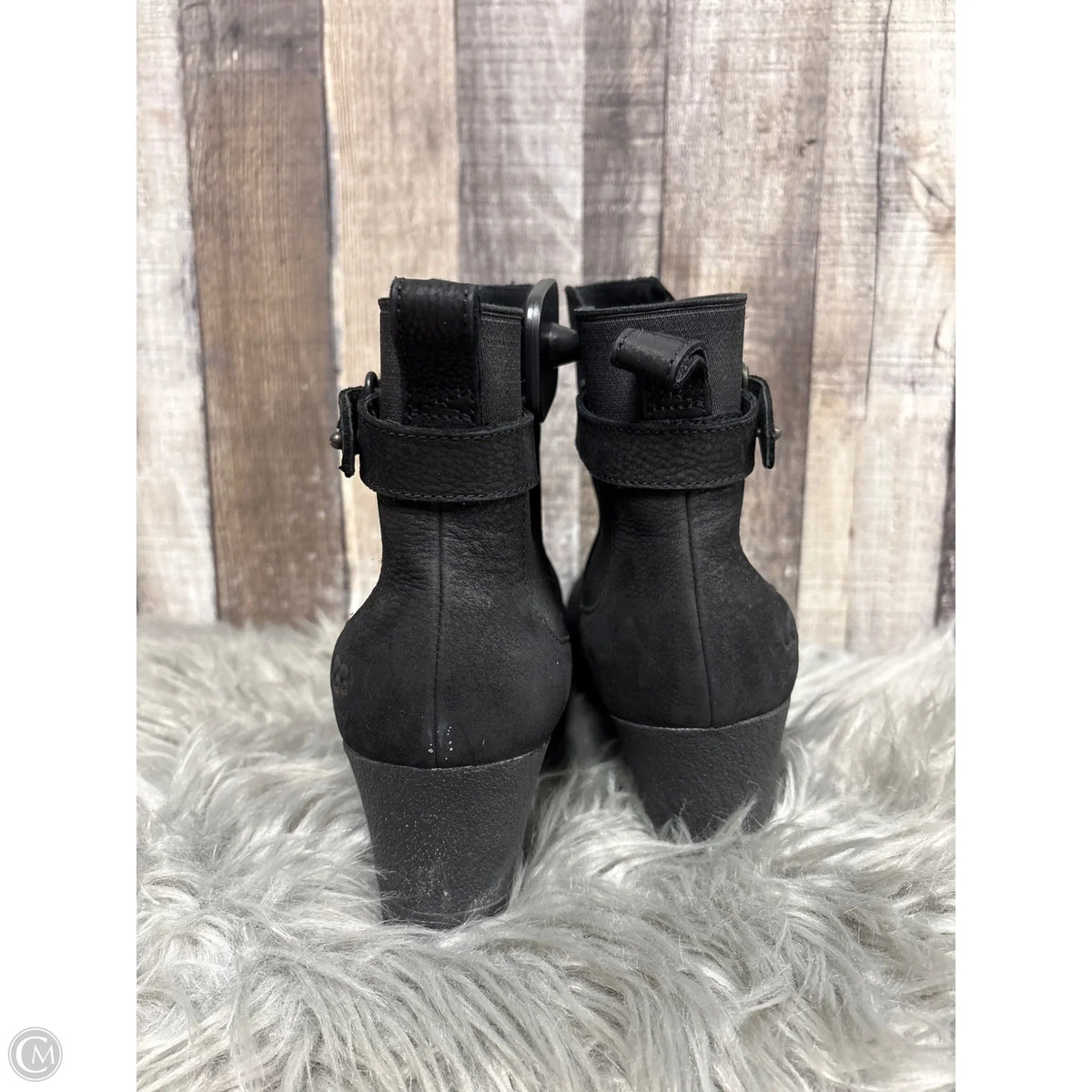 Boots Designer By Ugg In Black, Size: 9.5