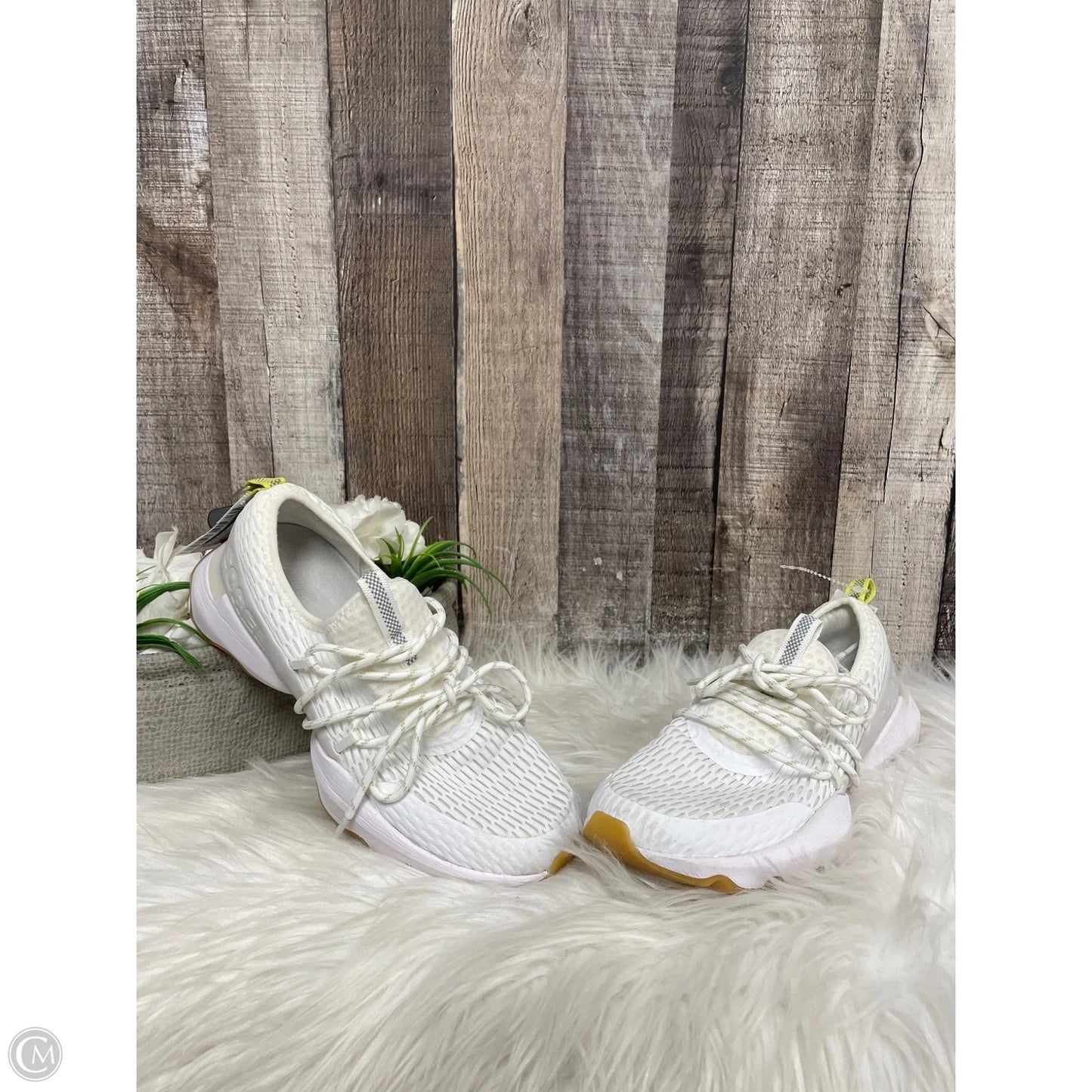 Shoes Athletic By Sorel In White, Size: 6.5