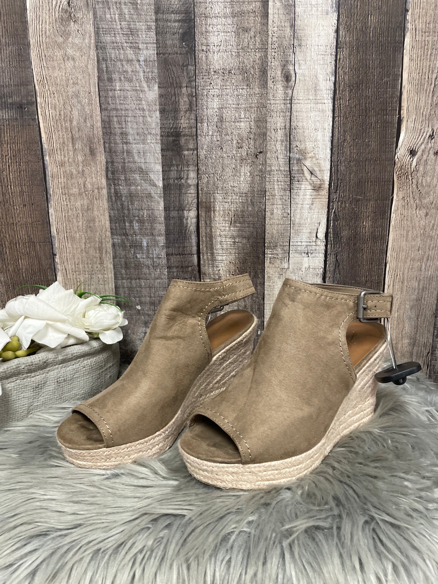 Brown Sandals Heels Wedge Universal Thread, Size 9