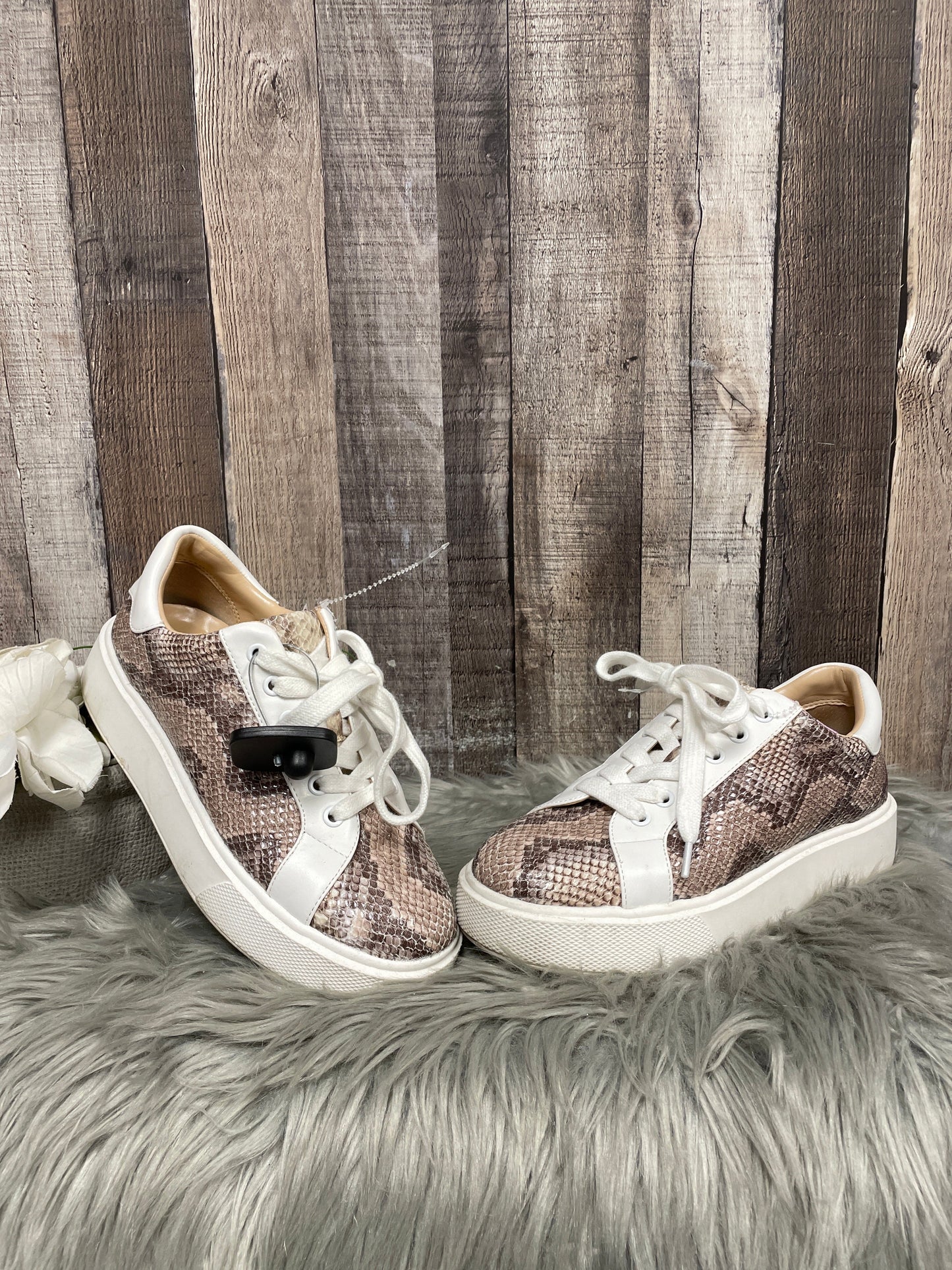 Snakeskin Print Shoes Sneakers Jennifer Lopez, Size 7.5