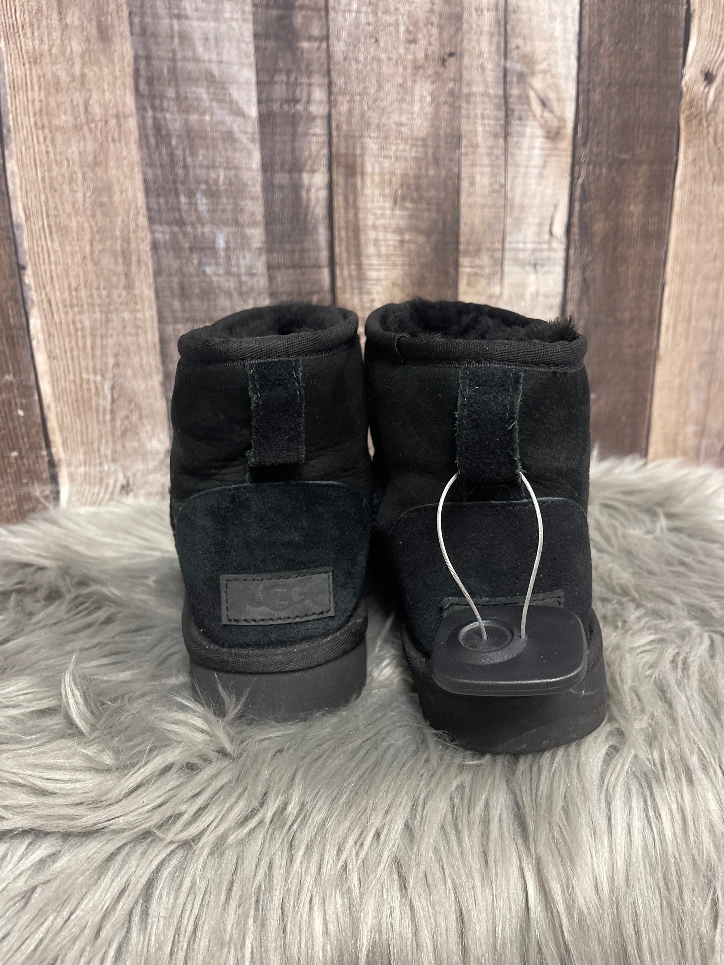 Boots Designer By Ugg In Black, Size: 6