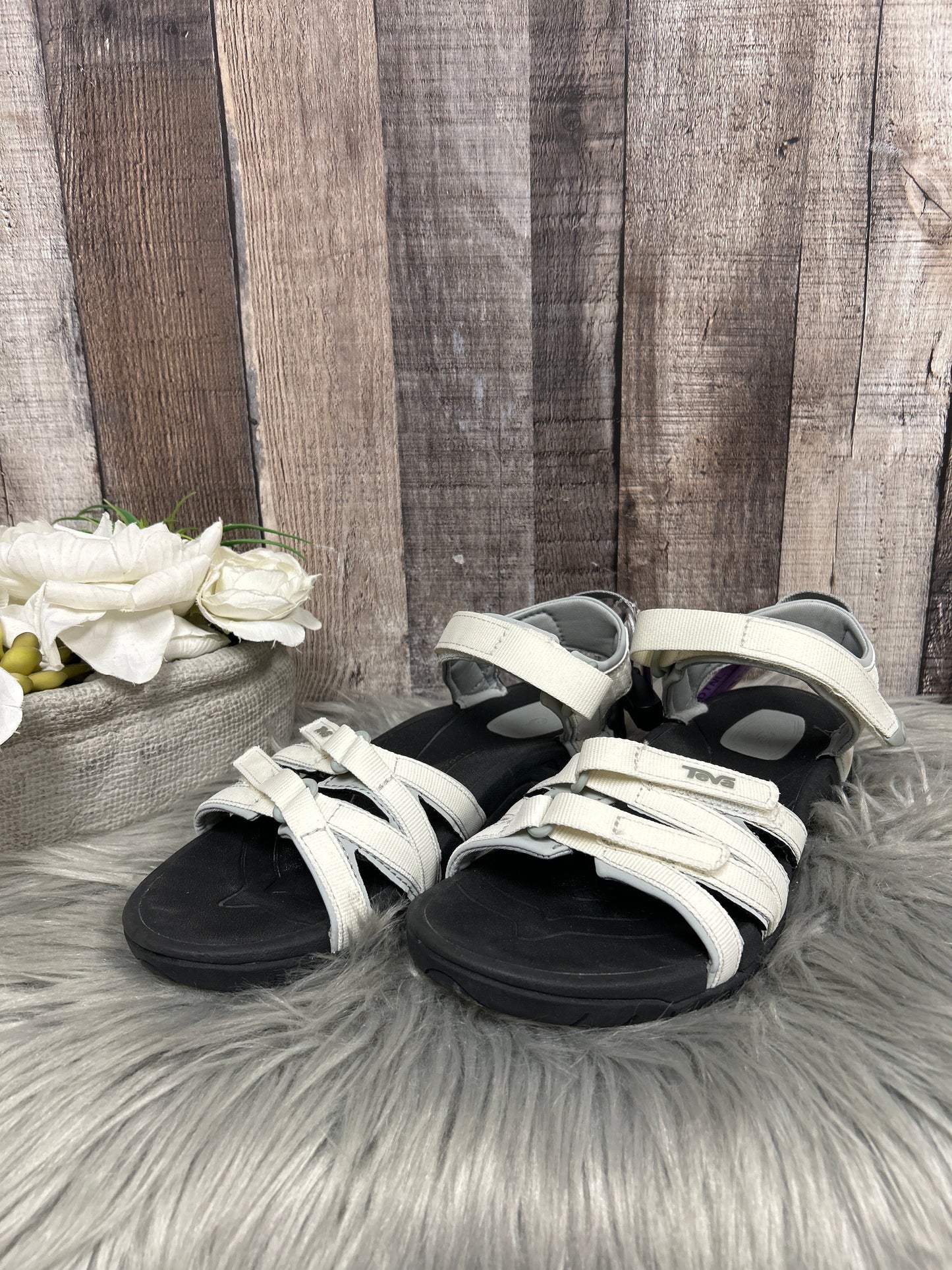 White Sandals Flats Teva, Size 8