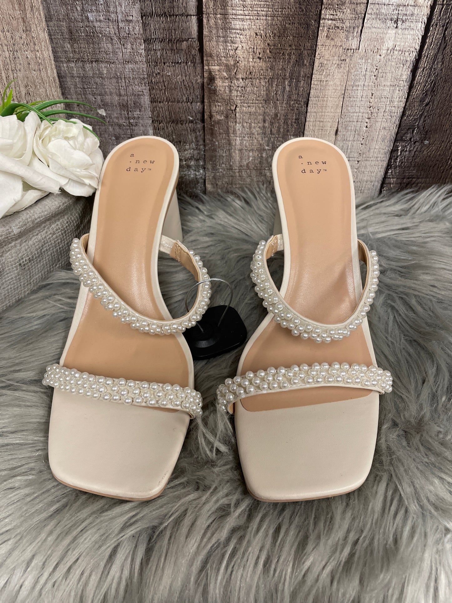 White Sandals Heels Block A New Day, Size 11