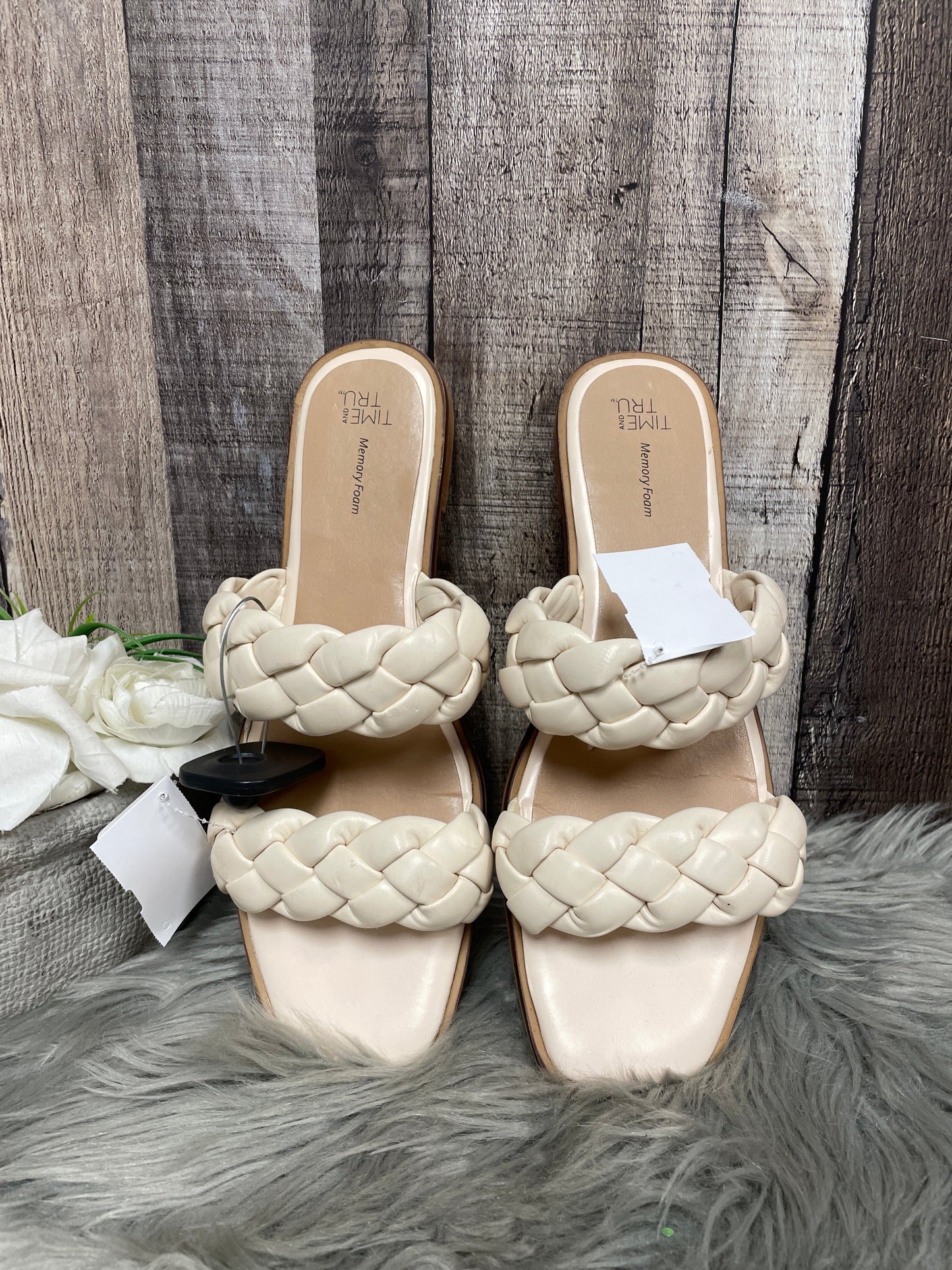 Cream Sandals Flats Time And Tru, Size 10