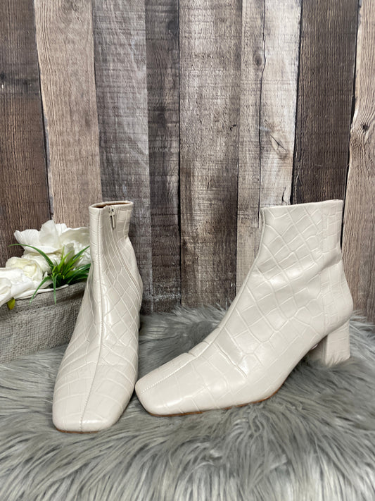 White Boots Ankle Heels Cme, Size 9.5