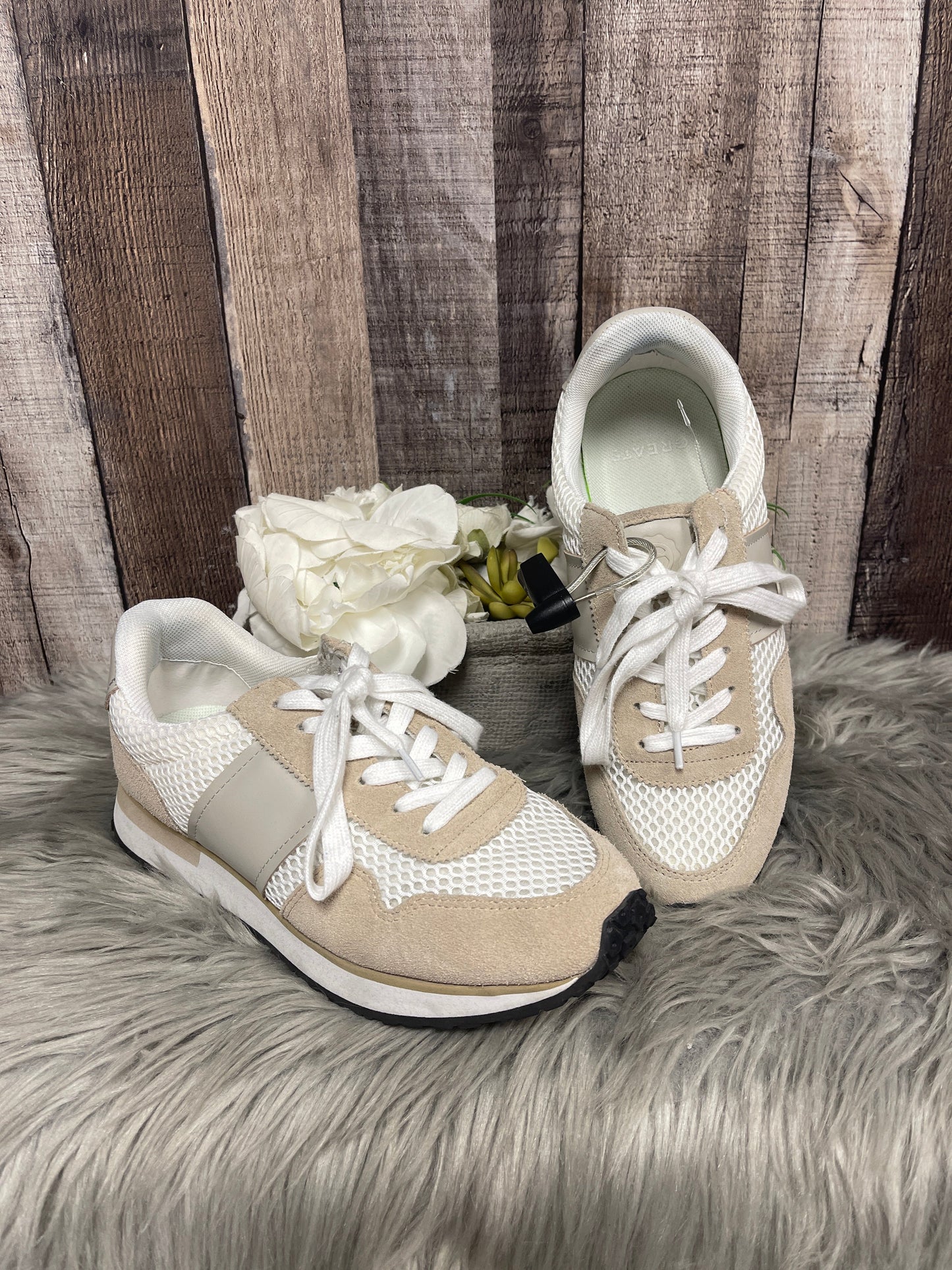 Shoes Athletic By Cme In Beige, Size: 7