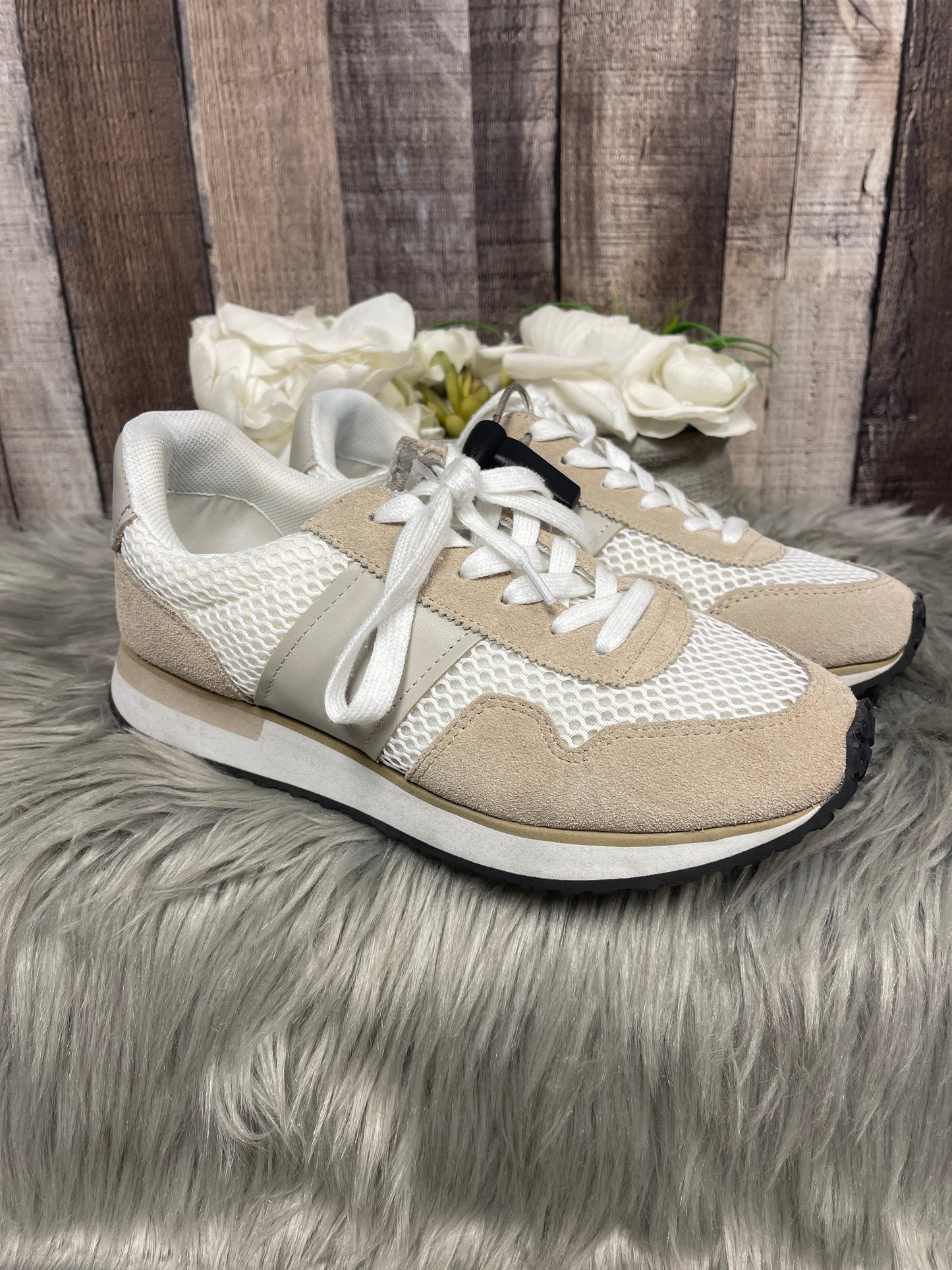 Shoes Athletic By Cme In Beige, Size: 7