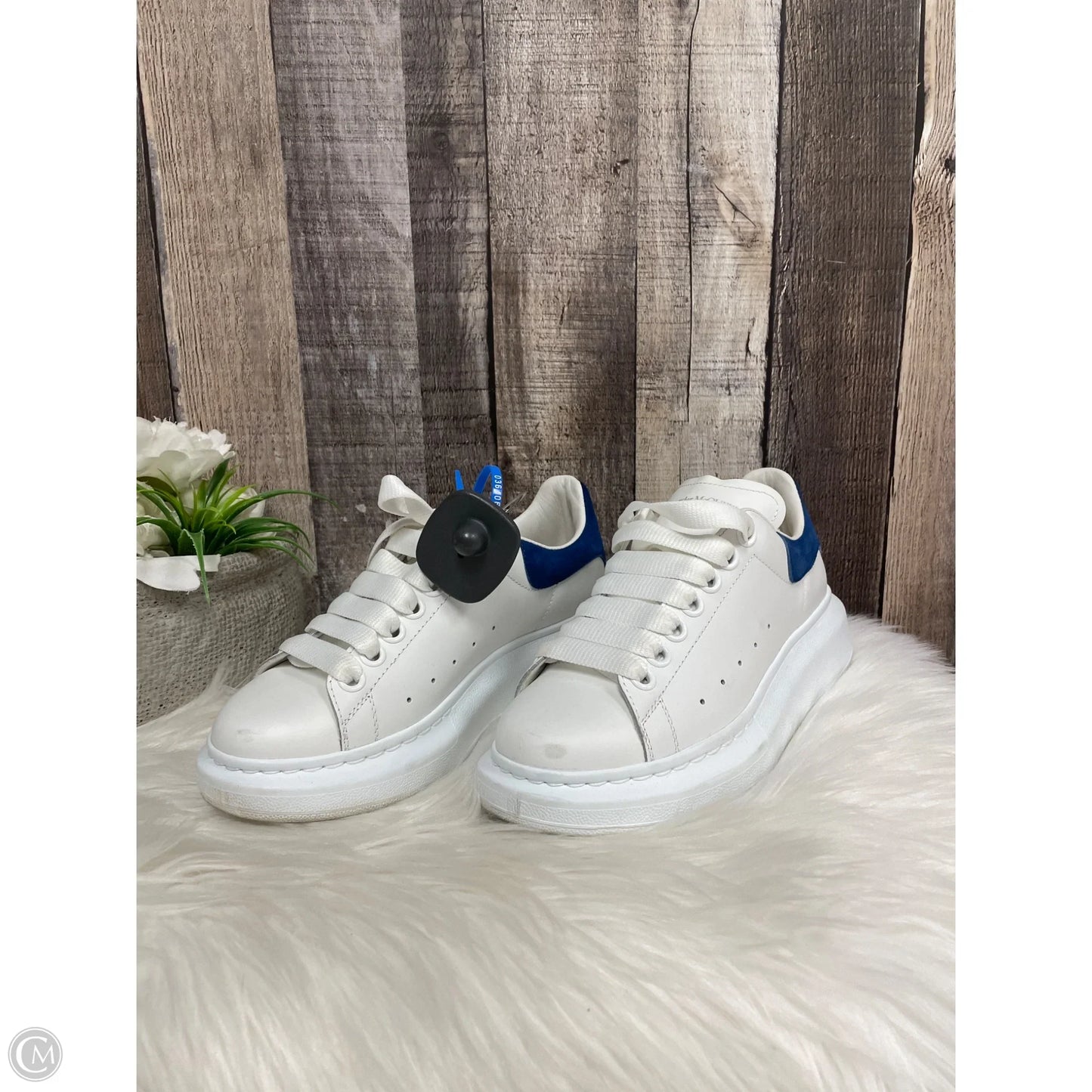 Shoes Luxury Designer By Alexander Mcqueen In White, Size: 5.5