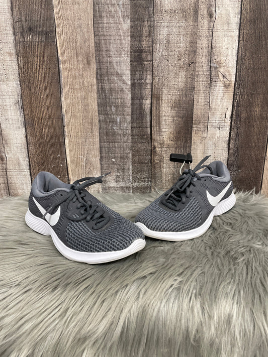 Shoes Athletic By Nike In Grey, Size: 6