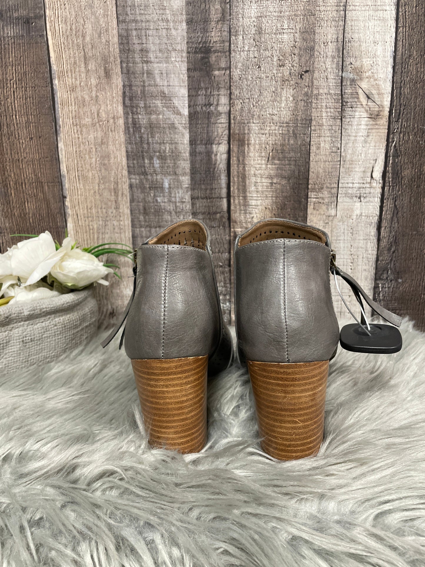 Boots Ankle Heels By Cme  Size: 6.5