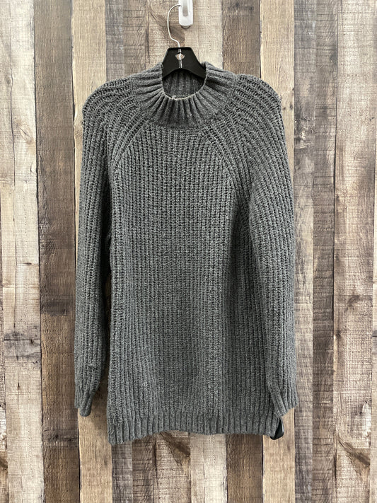 Grey Sweater Universal Thread, Size S