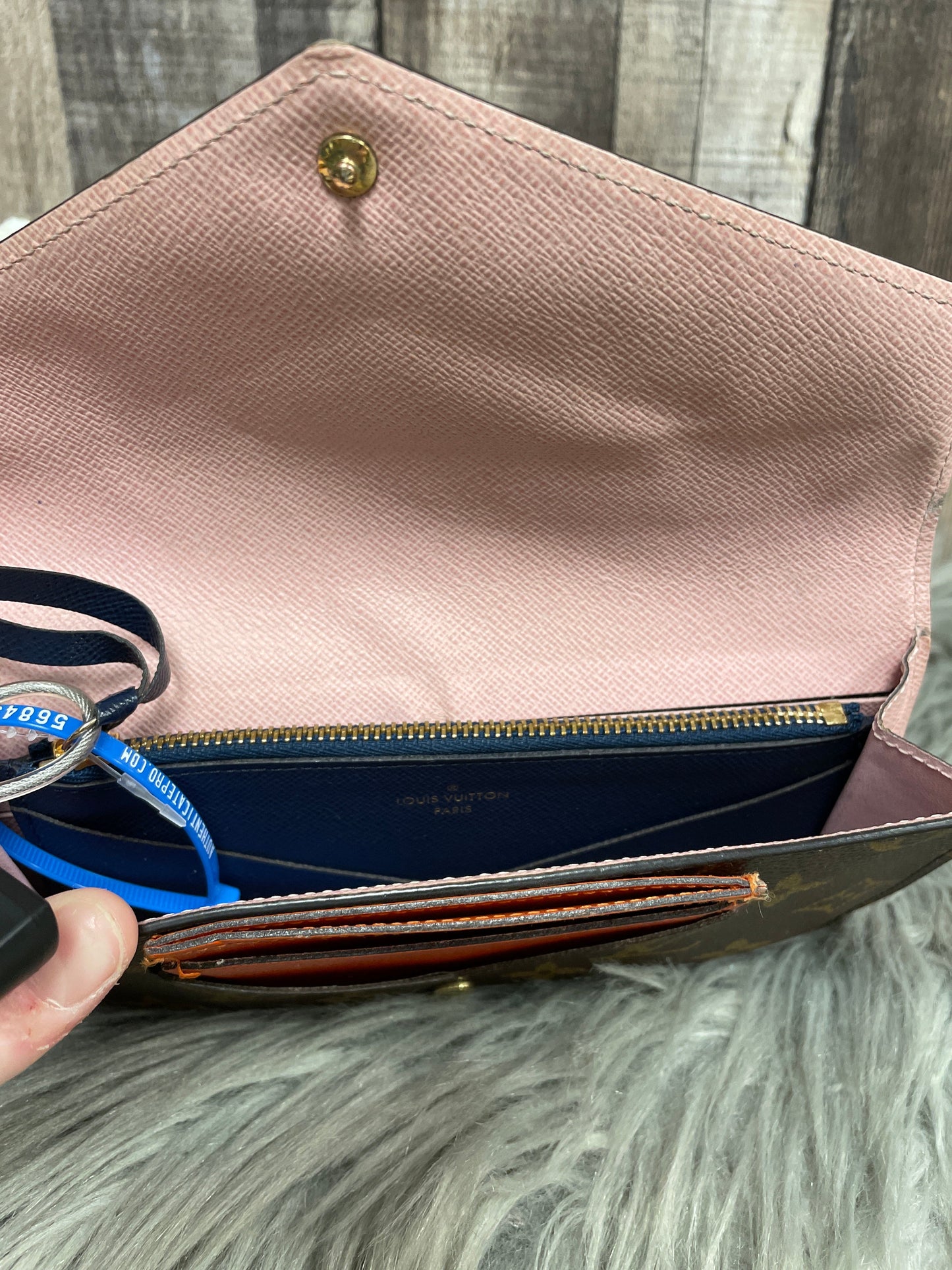 Wallet Luxury Designer By Louis Vuitton, Size: Medium