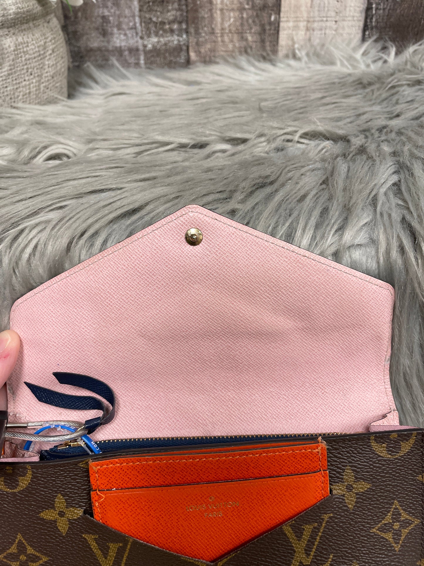 Wallet Luxury Designer By Louis Vuitton, Size: Medium