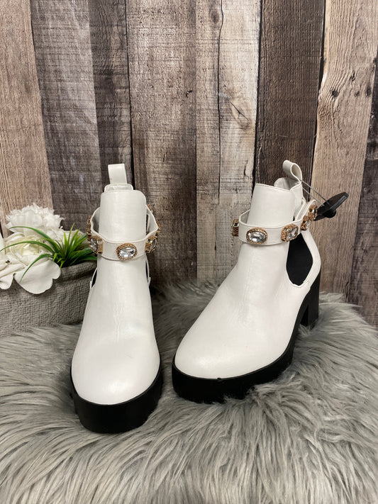 Boots Ankle Heels By Bamboo In White, Size: 7