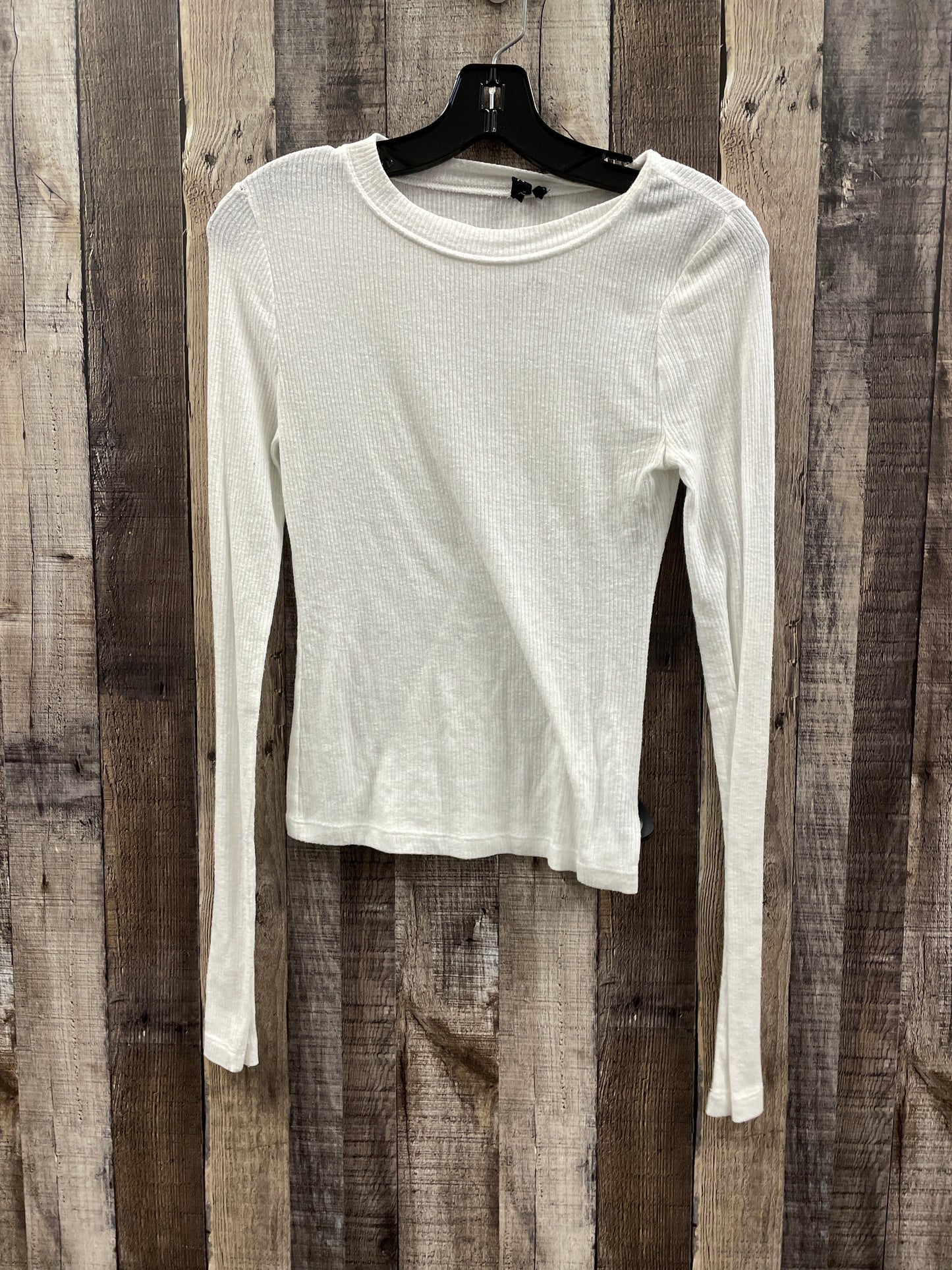 Top Long Sleeve By Urban Outfitters In White, Size: M