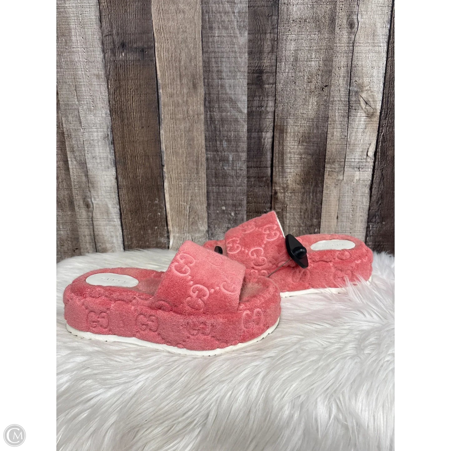 Slippers Luxury Designer By Gucci In Pink, Size: 6