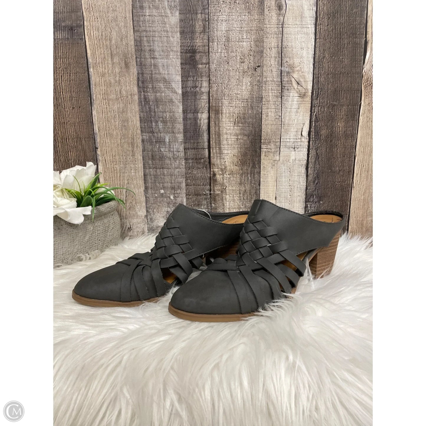 Shoes Heels Block By Universal Thread In Grey, Size: 6.5