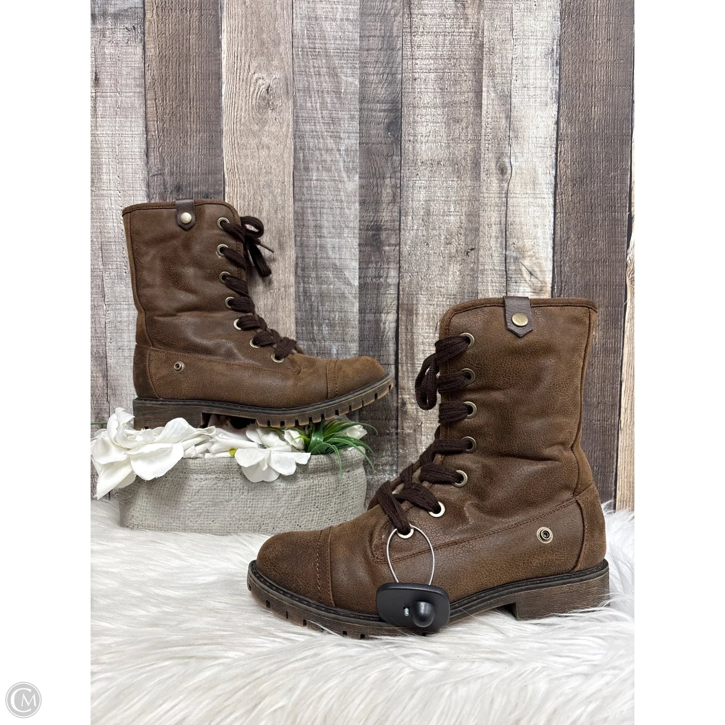 Boots Ankle Flats By Roxy In Brown, Size: 9