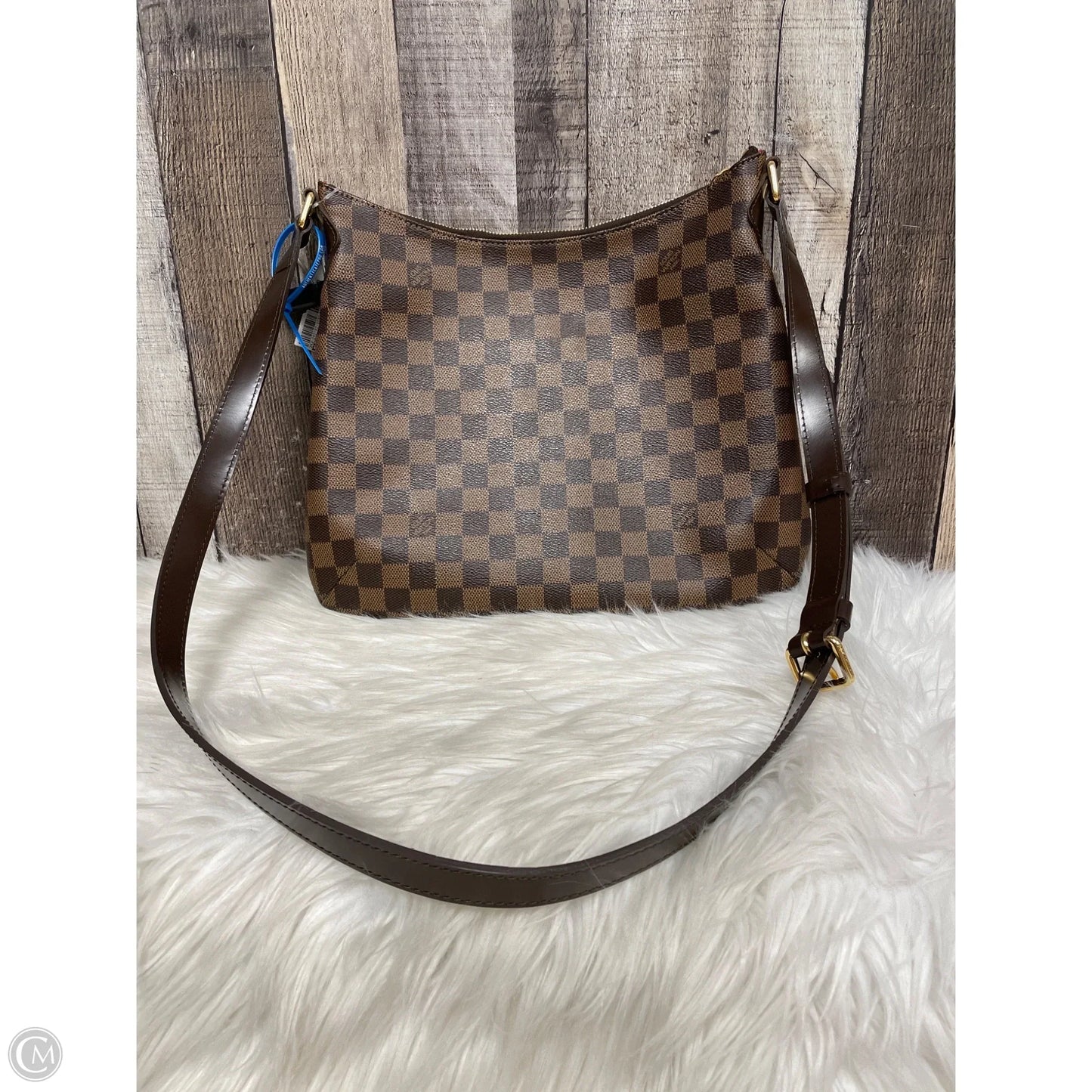 Crossbody Luxury Designer By Louis Vuitton, Size: Medium