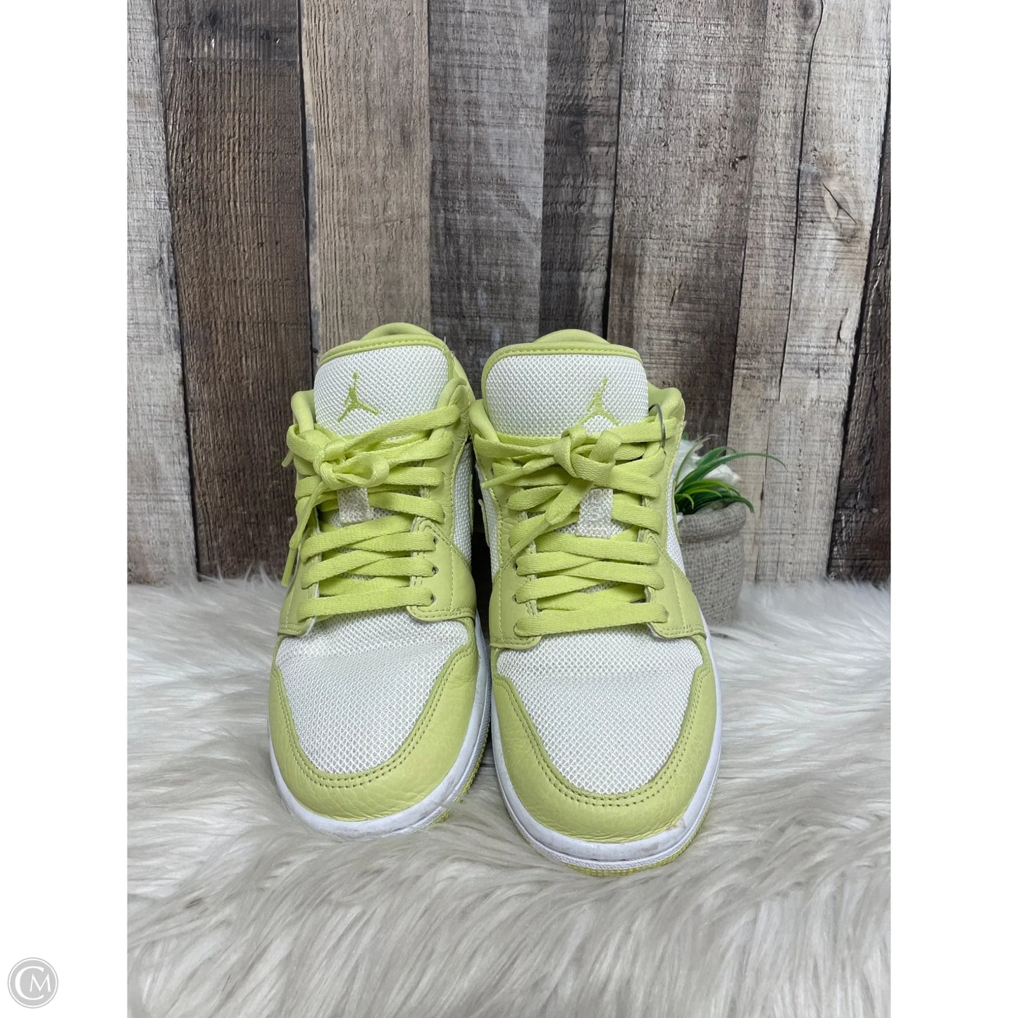Shoes Luxury Designer By Jordan In Green, Size: 9