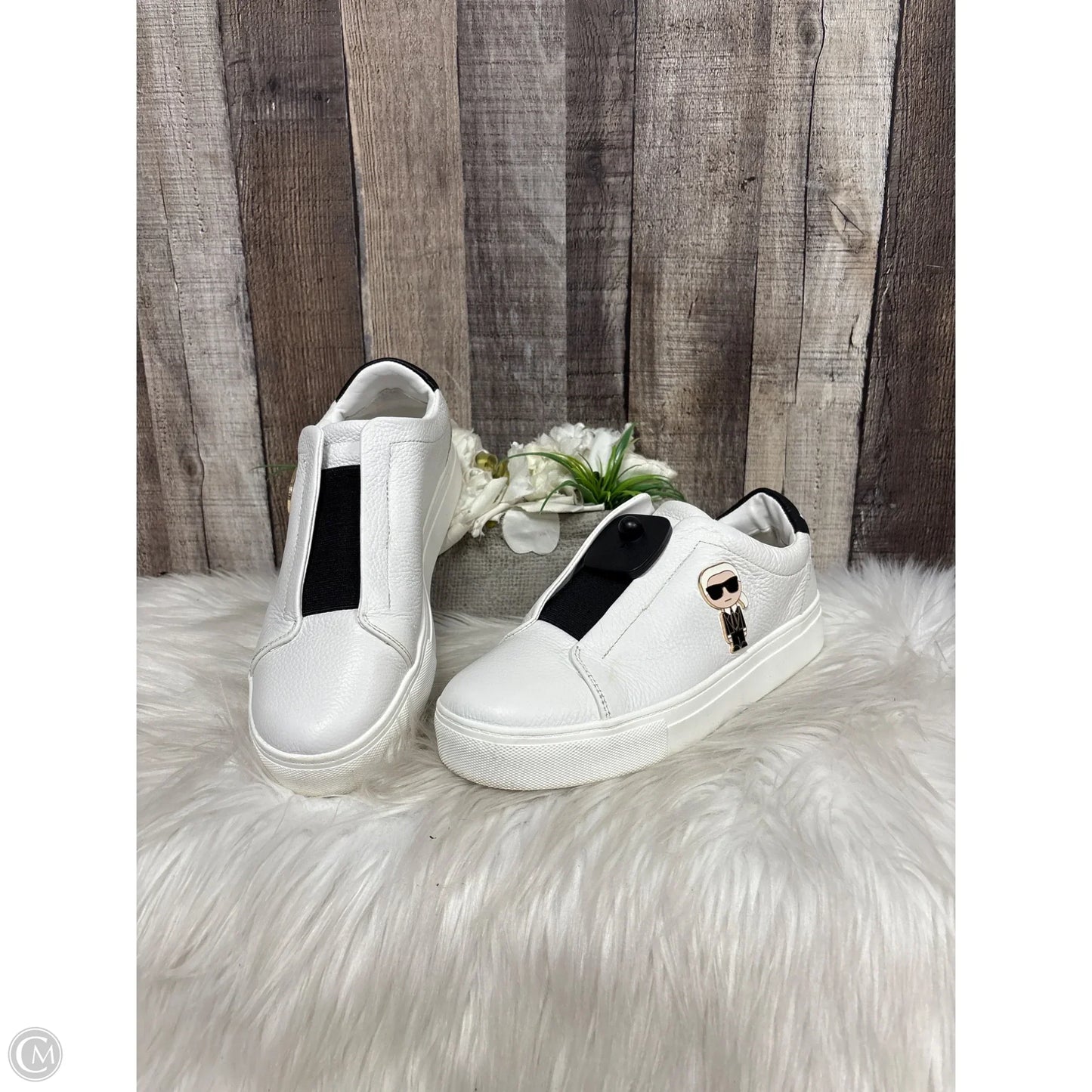 Shoes Designer By Karl Lagerfeld In White, Size: 8.5