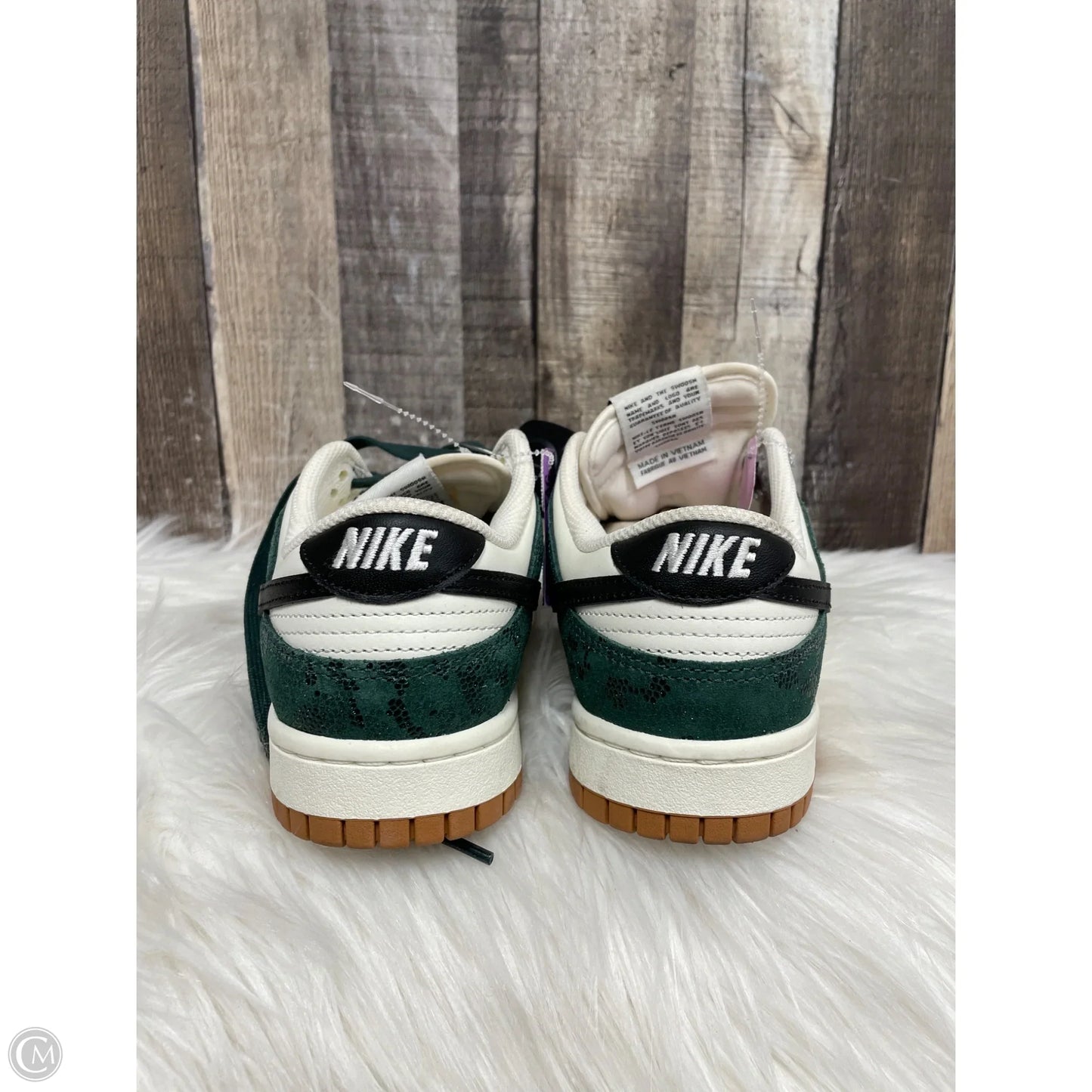 Shoes Athletic By Nike In Green, Size: 8