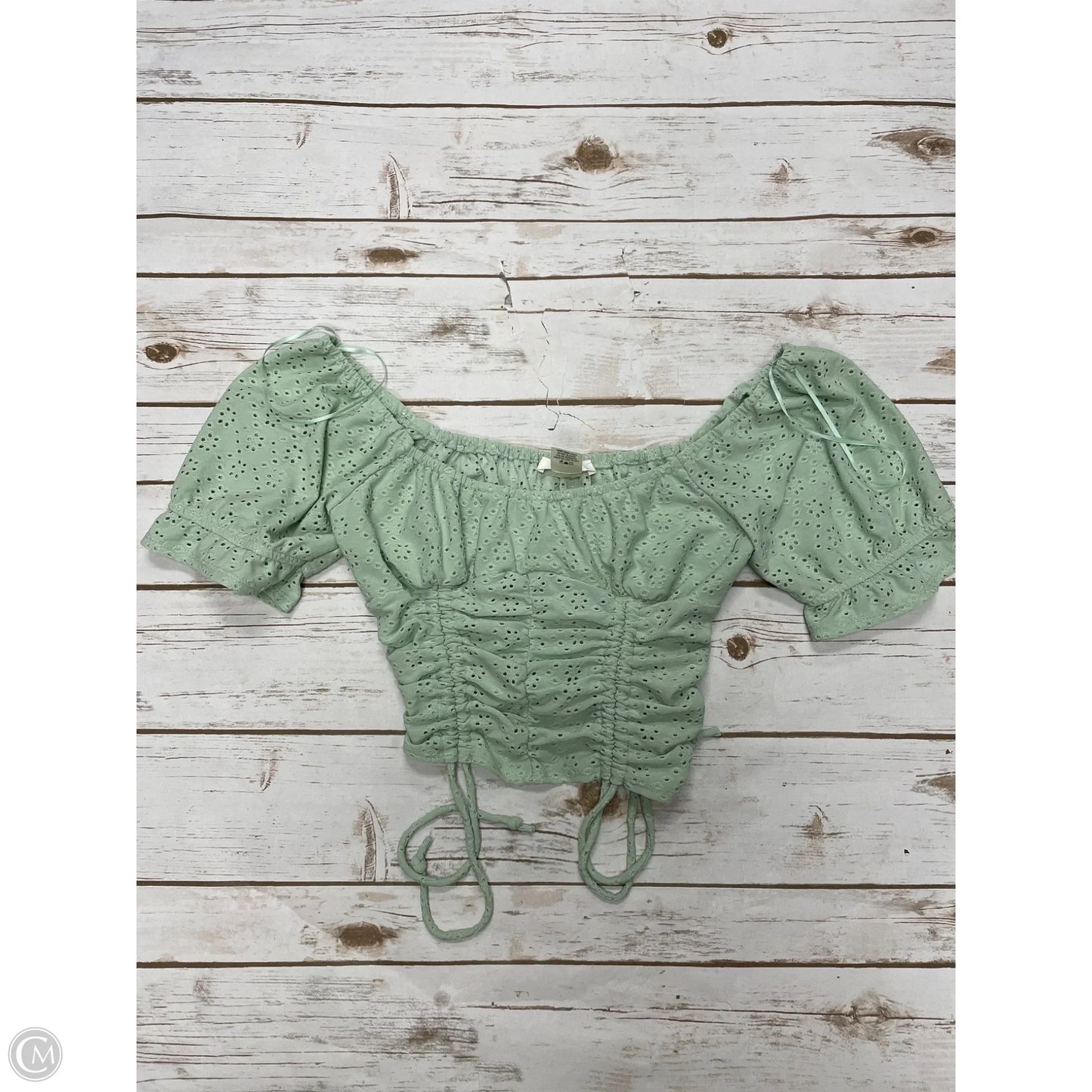 Top Short Sleeve By Urban Romantics In Green, Size: S