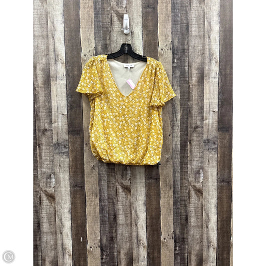 Top Short Sleeve By Gilli In Yellow, Size: M
