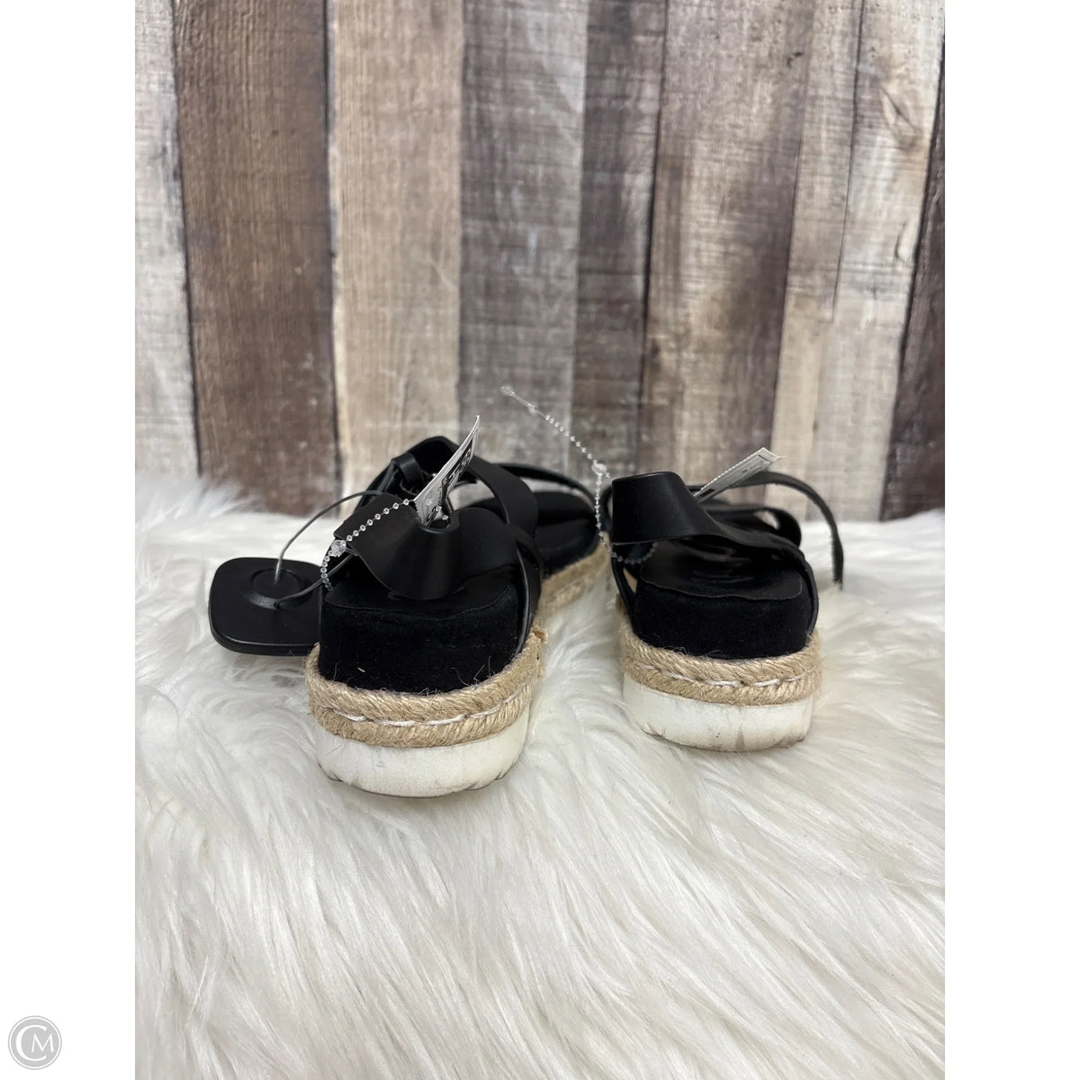 Sandals Flats By Very G In Black, Size: 6