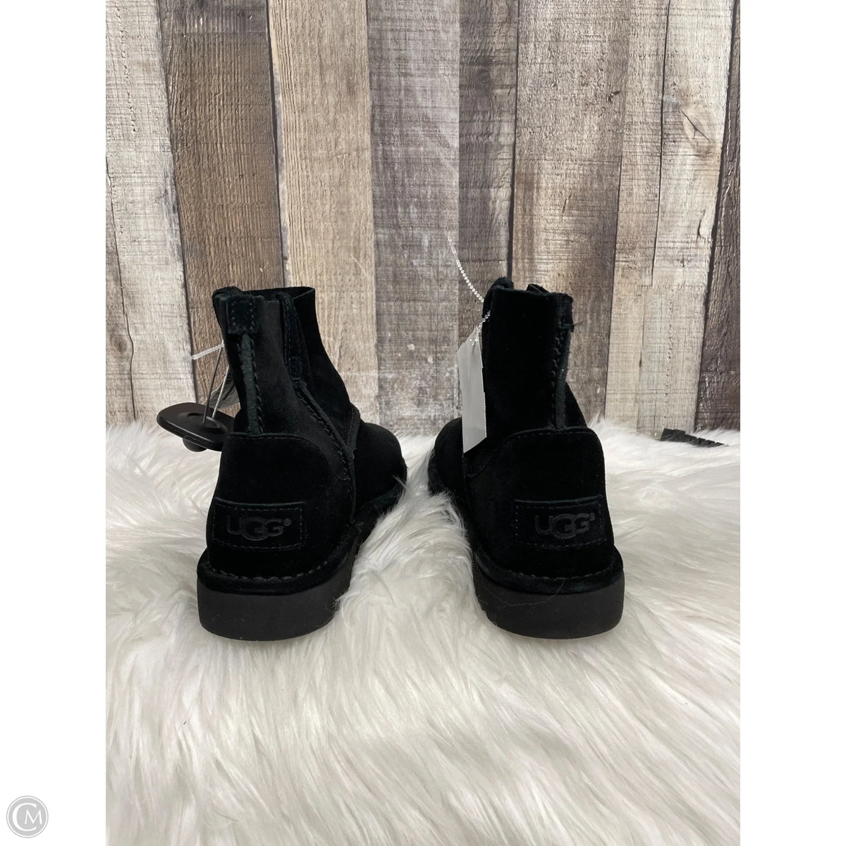 Shoes Designer By Ugg In Black, Size: 6
