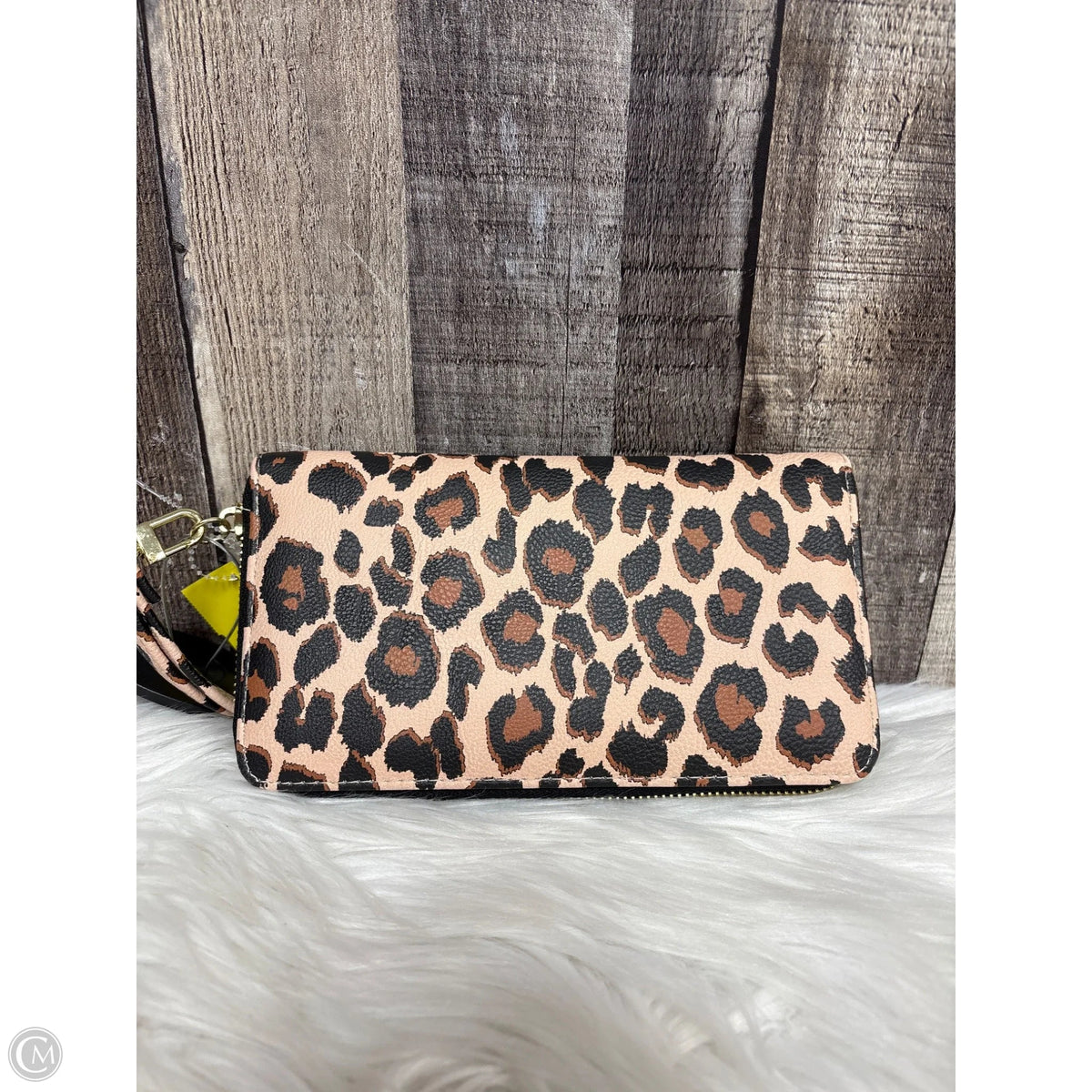 Wristlet By Betsey Johnson, Size: Medium