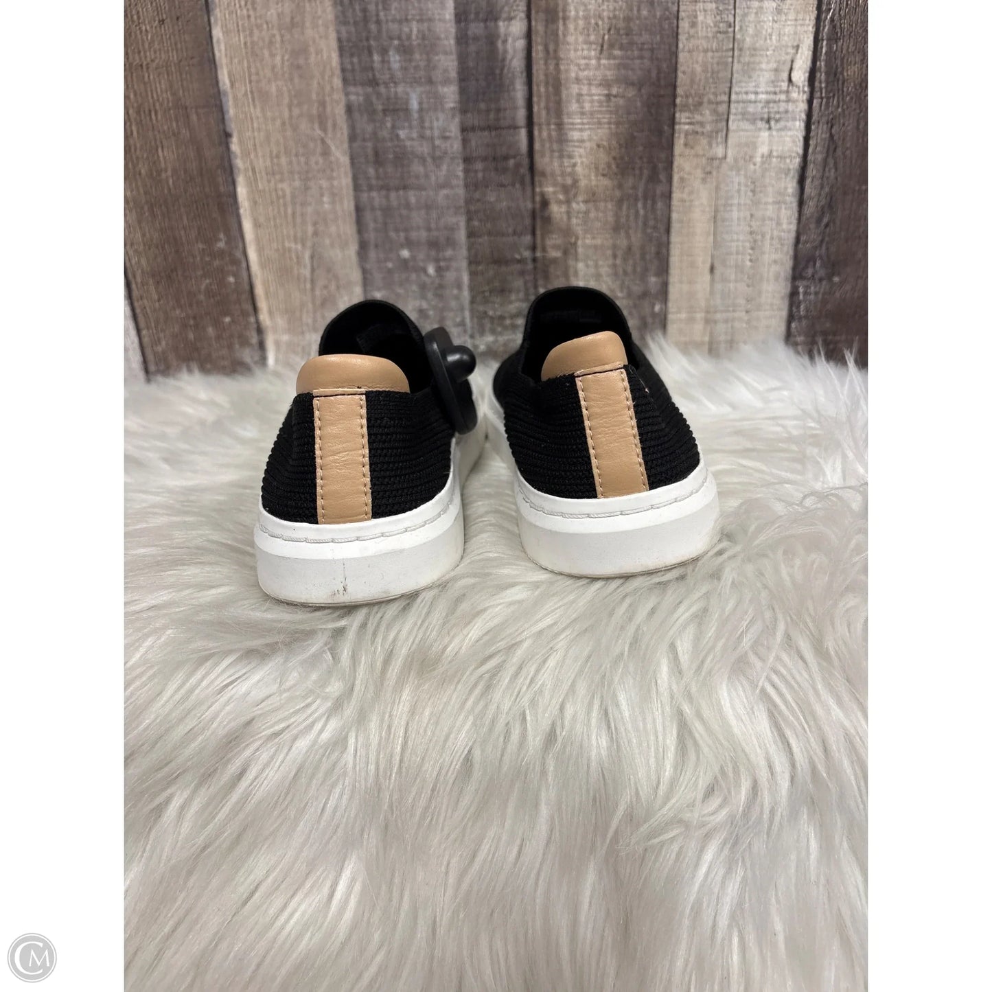 Shoes Designer By Ugg In Black, Size: 6