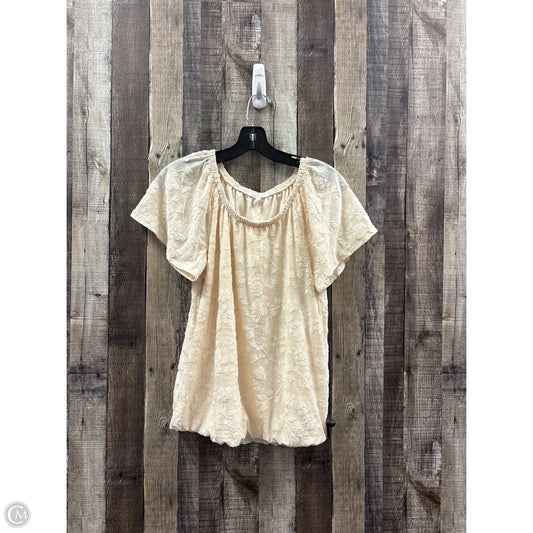 Top Short Sleeve By Maurices In Cream, Size: S
