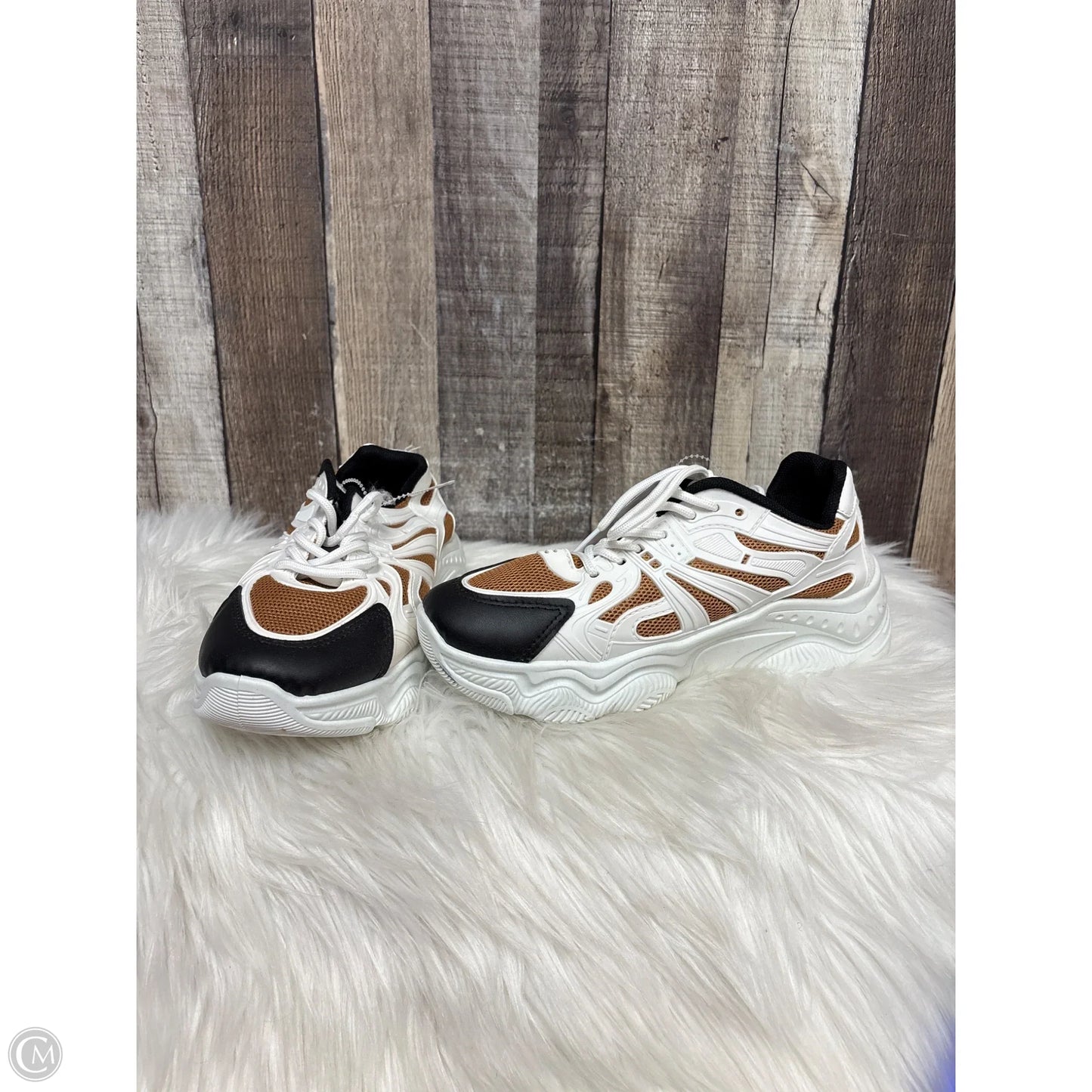 Shoes Sneakers By Rouge In White, Size: 7.5