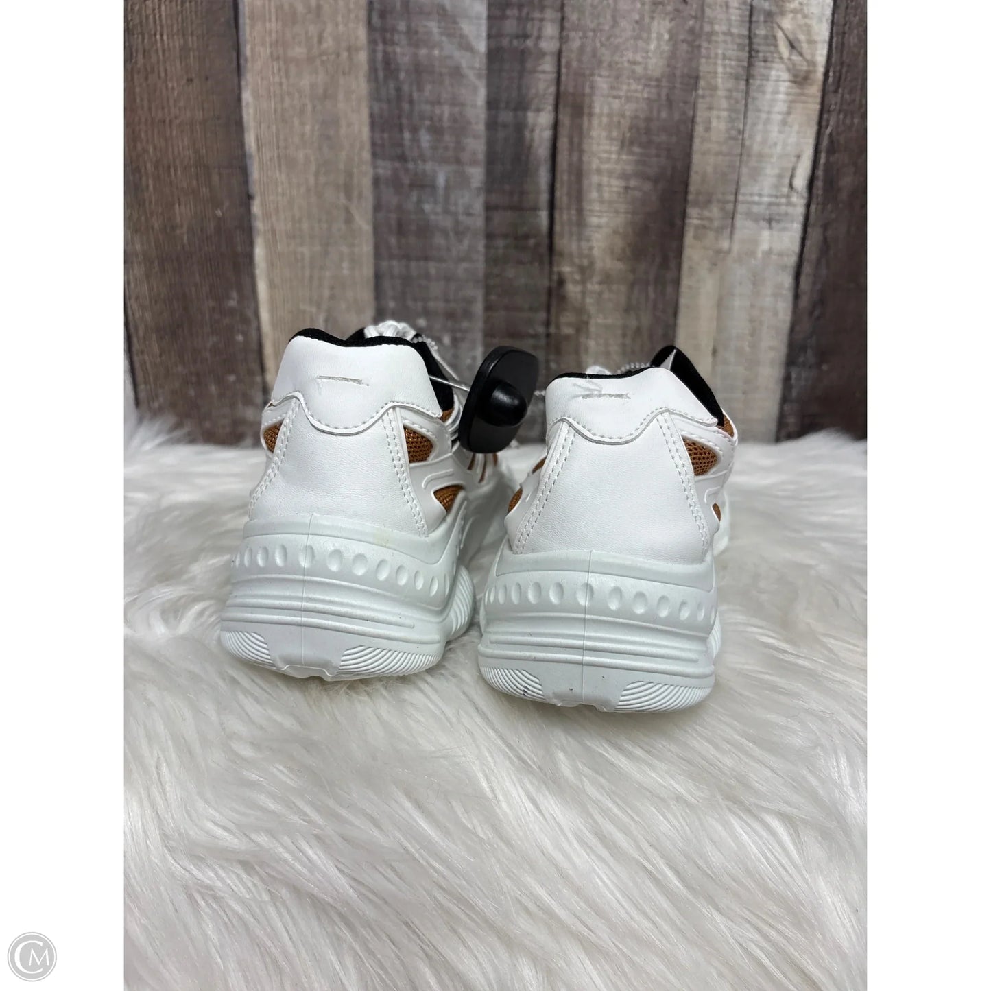 Shoes Sneakers By Rouge In White, Size: 7.5