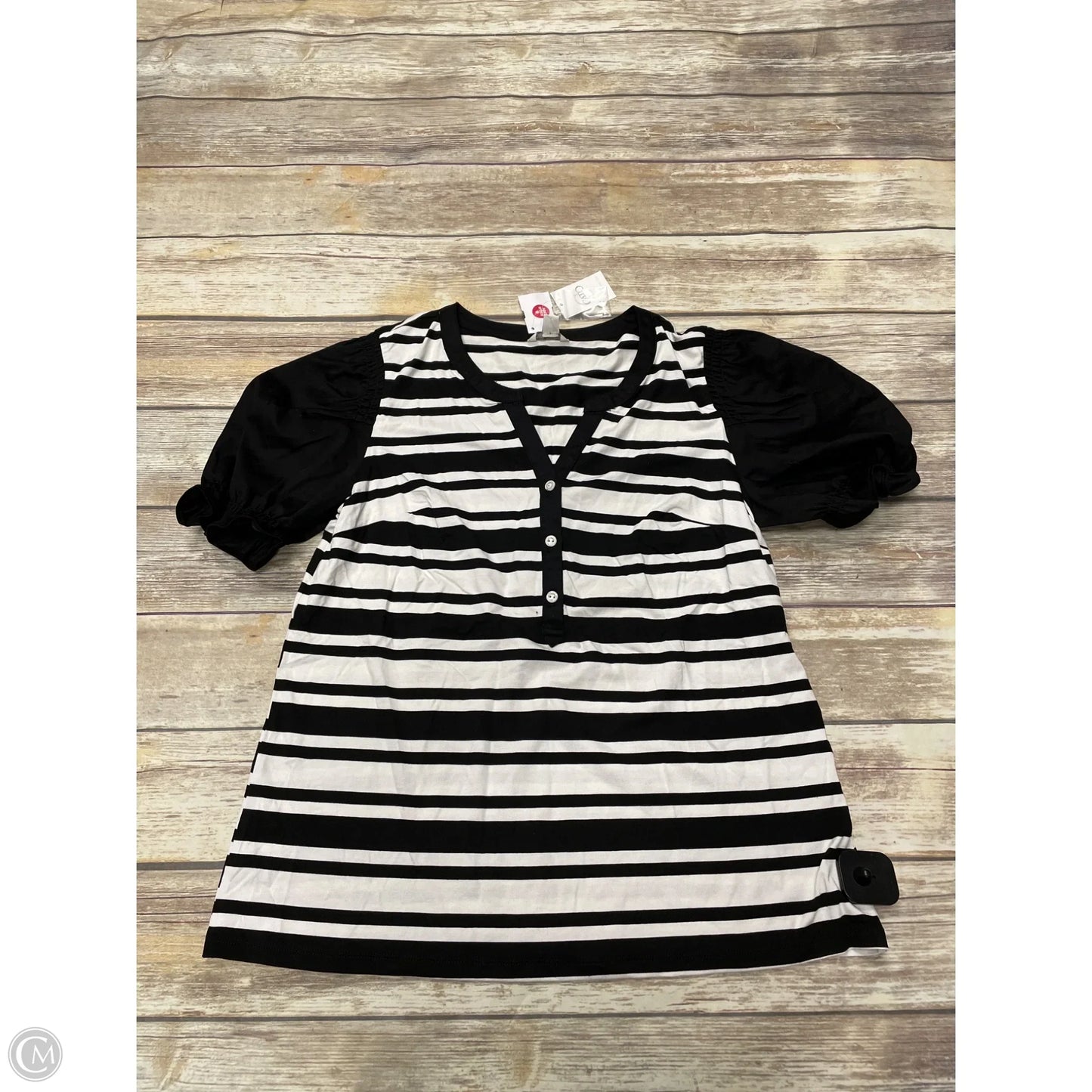 Top Short Sleeve By Cato In Multi-colored, Size: M