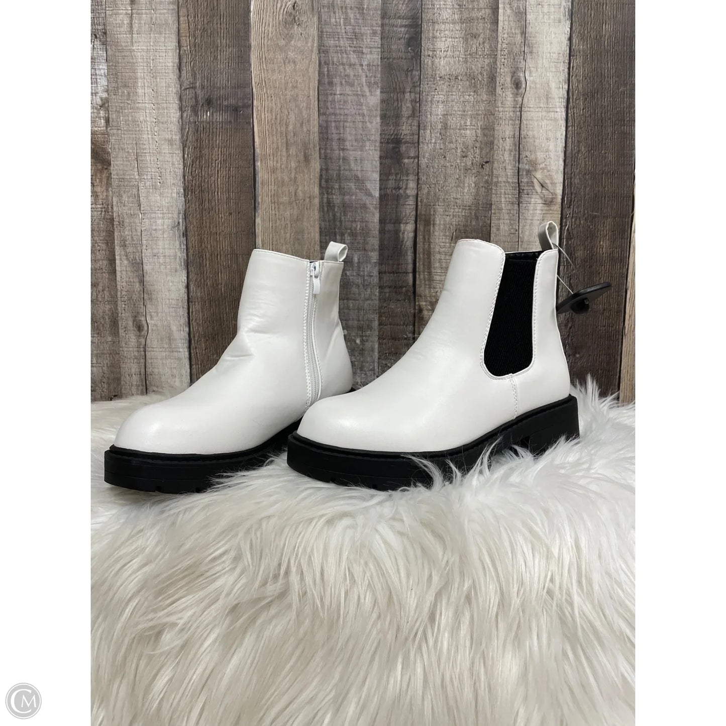 Boots Ankle Flats By Top Moda In White, Size: 7