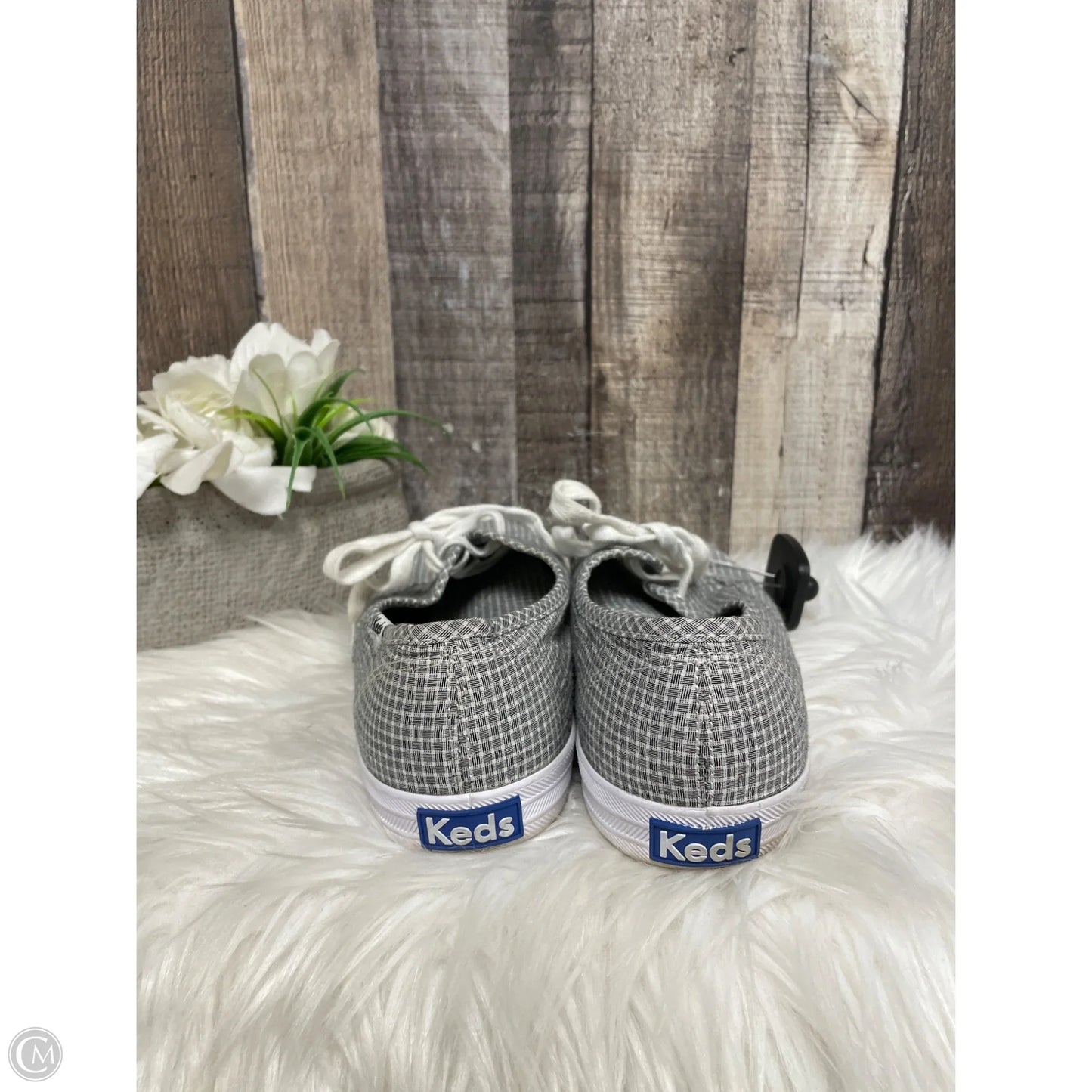 Shoes Sneakers By Keds In Grey & White, Size: 9.5