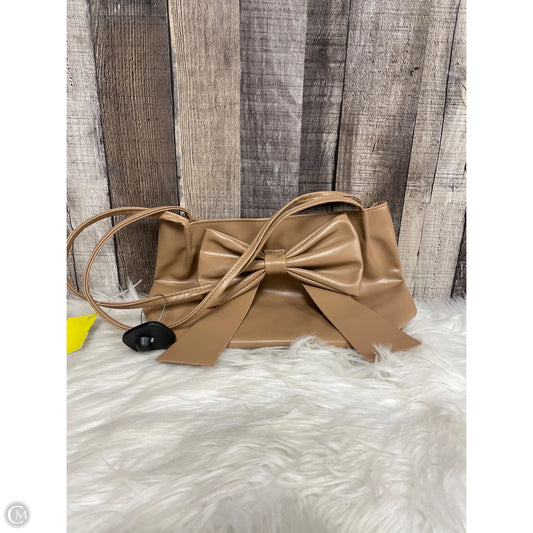 Handbag By Cmf, Size: Medium