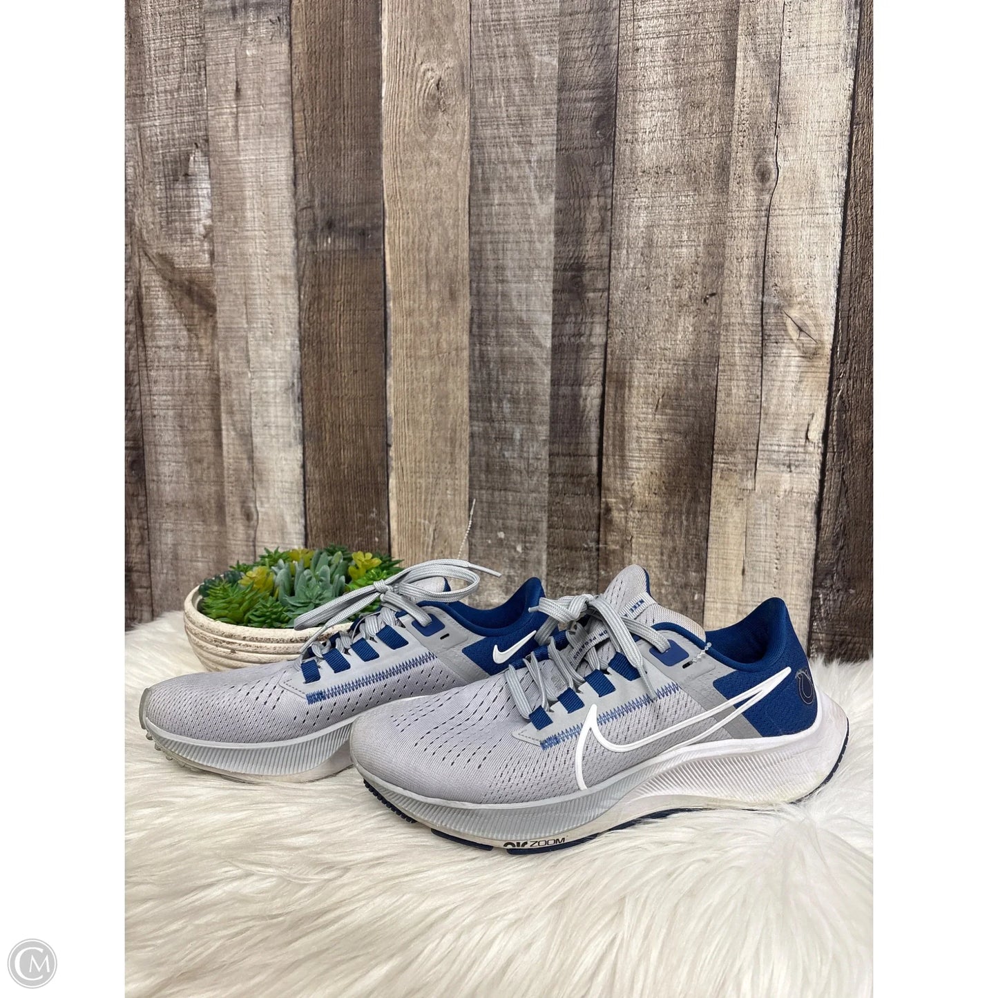 Shoes Athletic By Nike In Grey, Size: 5.5