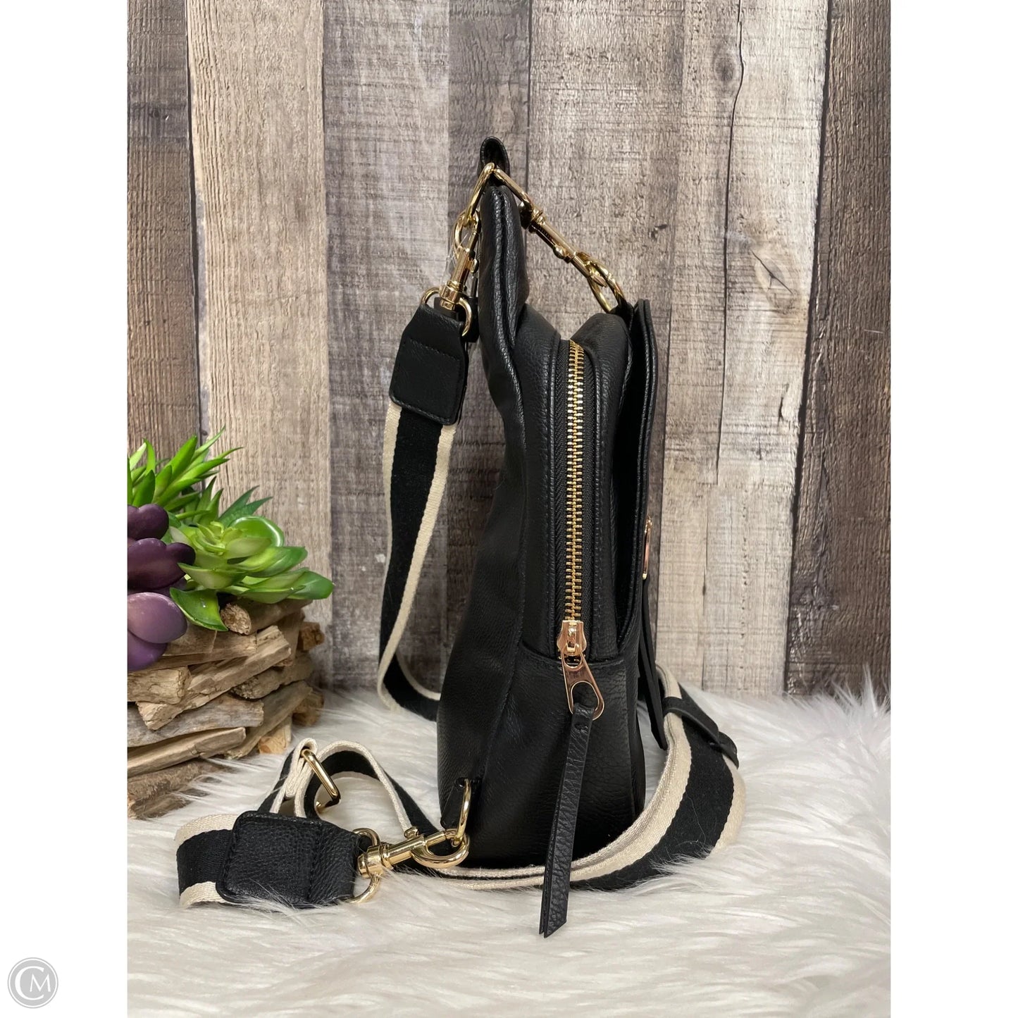 Crossbody By Urban Expressions, Size: Small