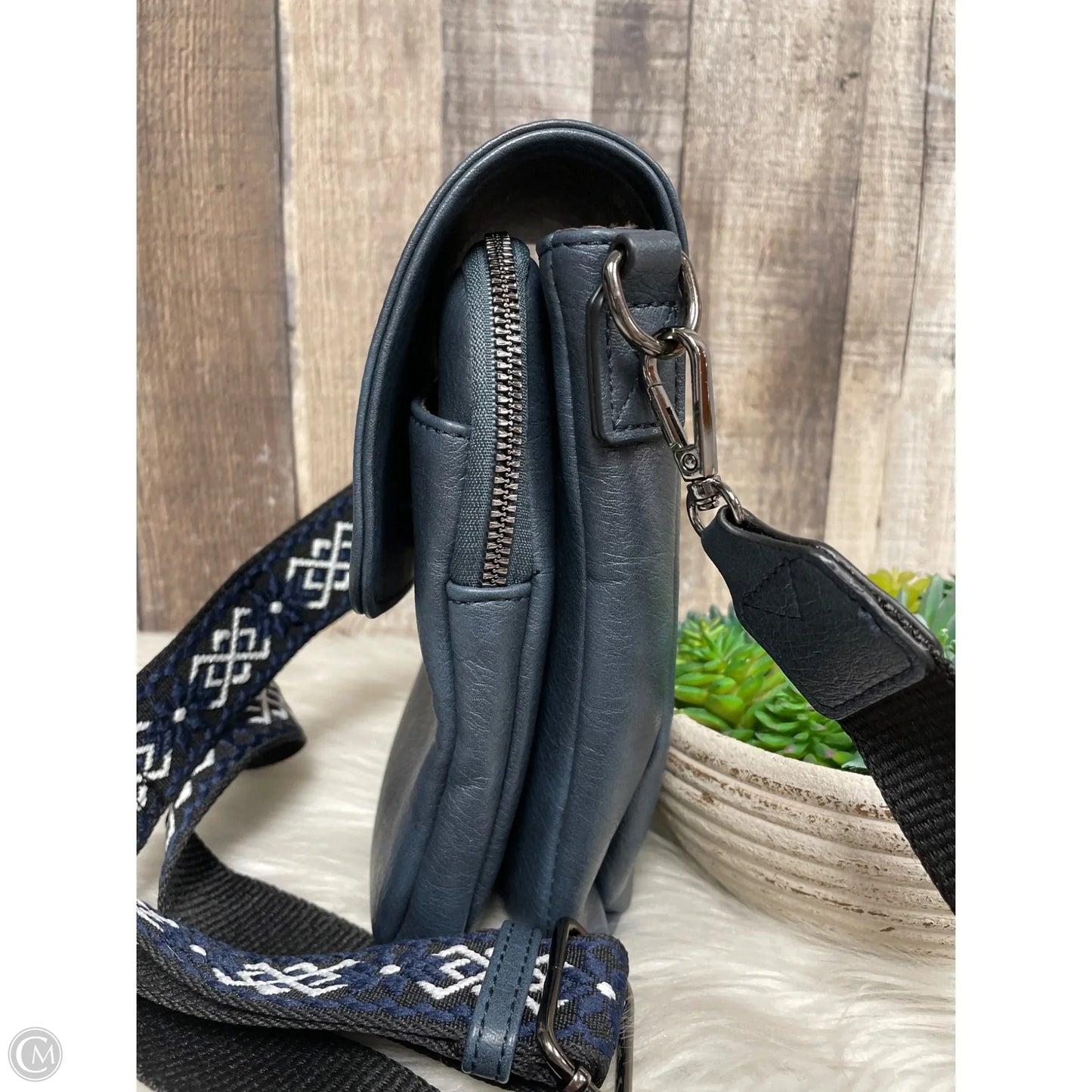 Crossbody By Cme, Size: Small