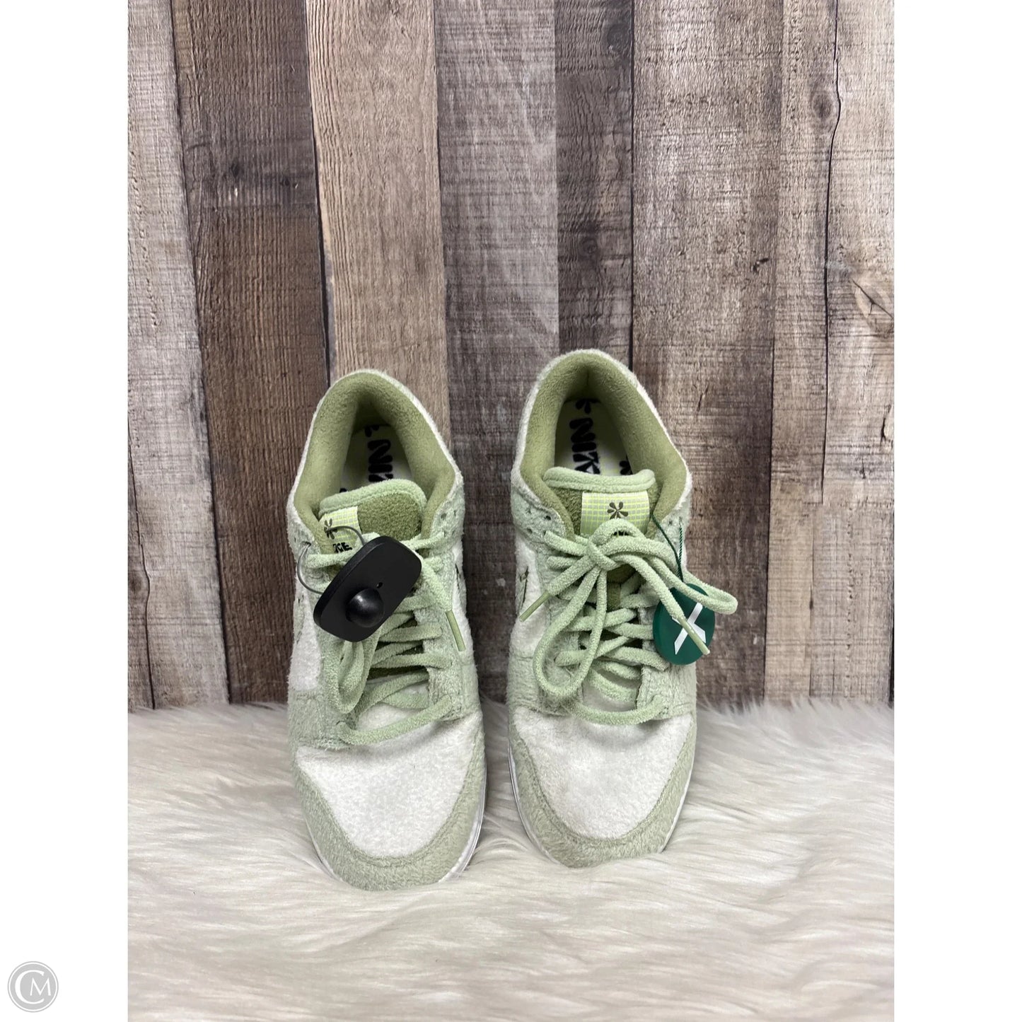 Shoes Athletic By Nike In Green & White, Size: 9