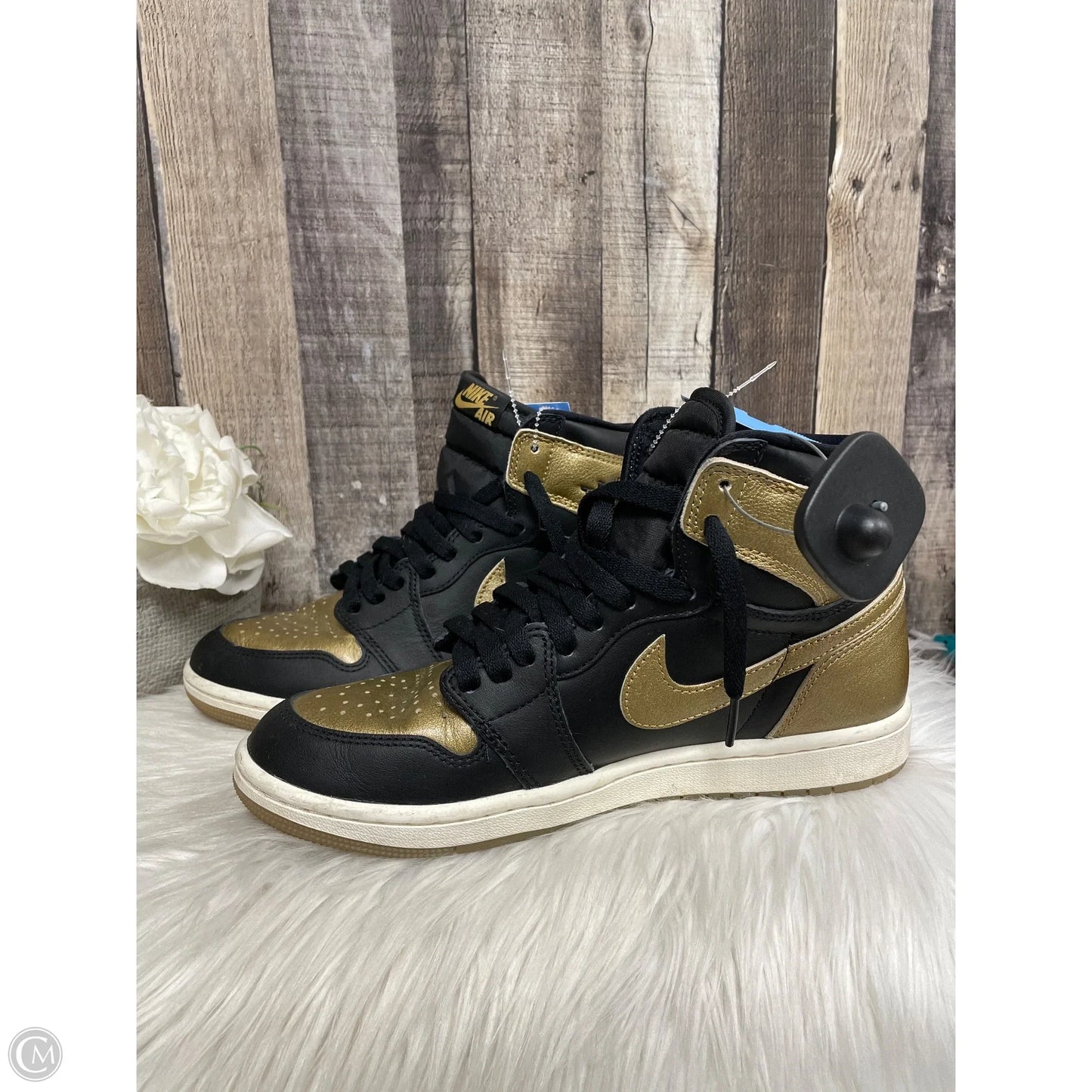 Shoes Athletic By Nike In Black & Gold, Size: 8
