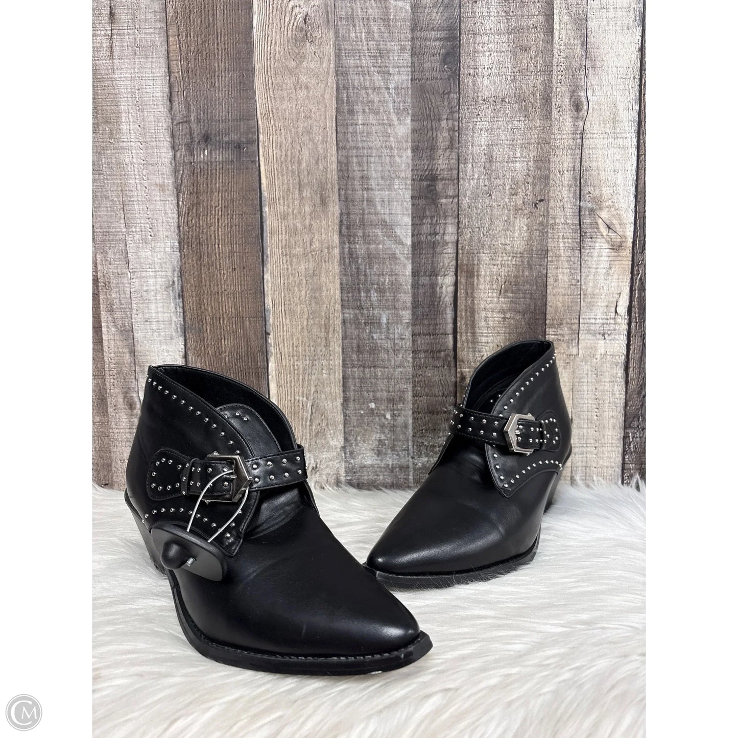 Sandals Flats By Steve Madden In Tan, Size: 10