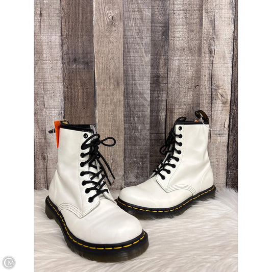 Boots Ankle Flats By Dr Martens In White, Size: 8