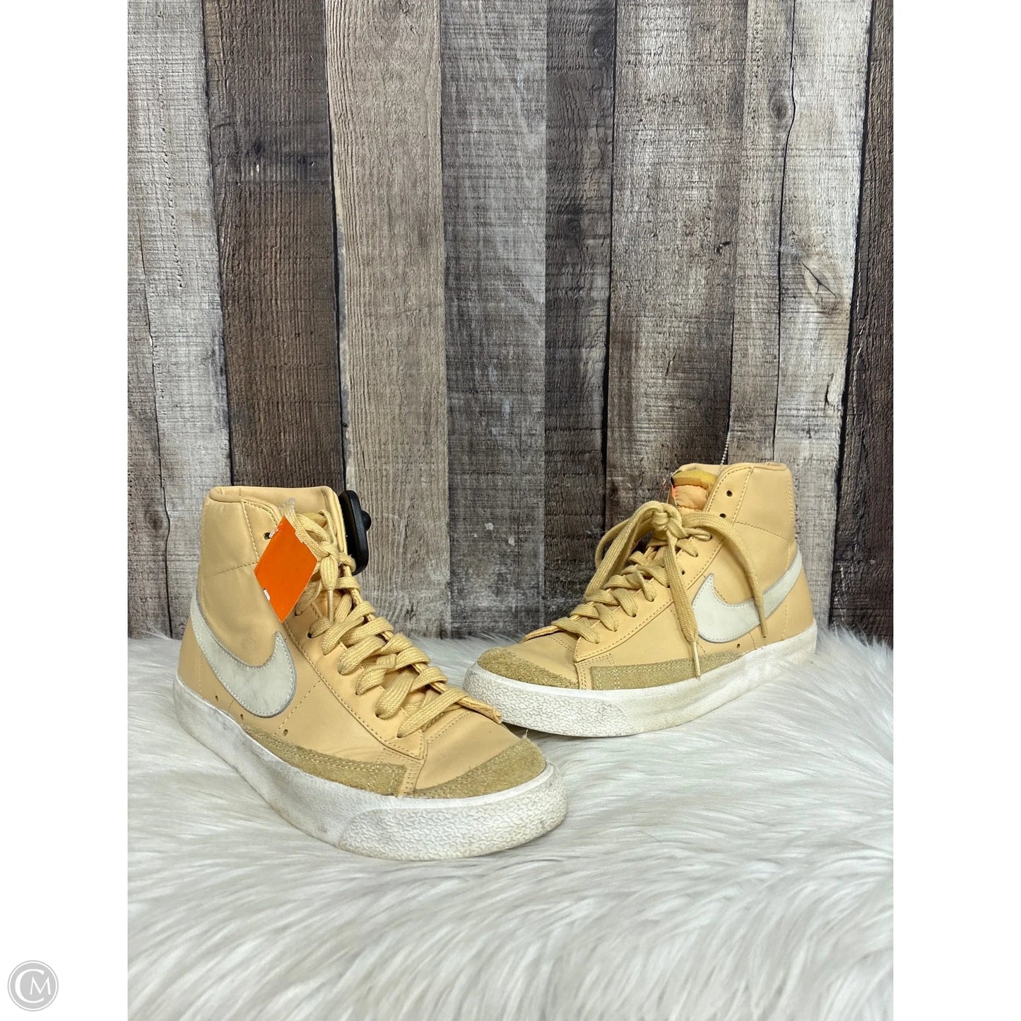 Shoes Sneakers By Nike In Yellow, Size: 9