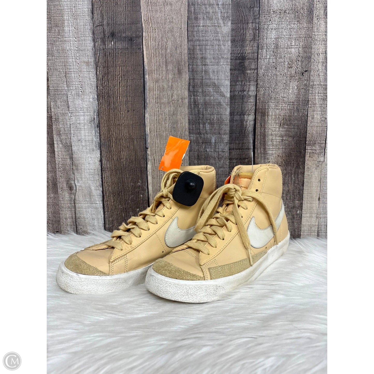 Shoes Sneakers By Nike In Yellow, Size: 9