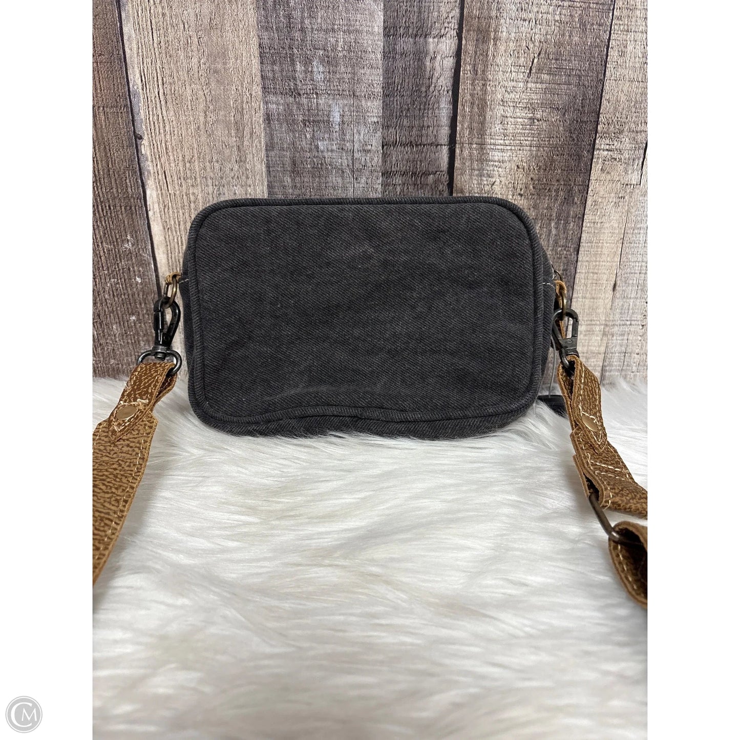 Crossbody By Mystree, Size: Medium