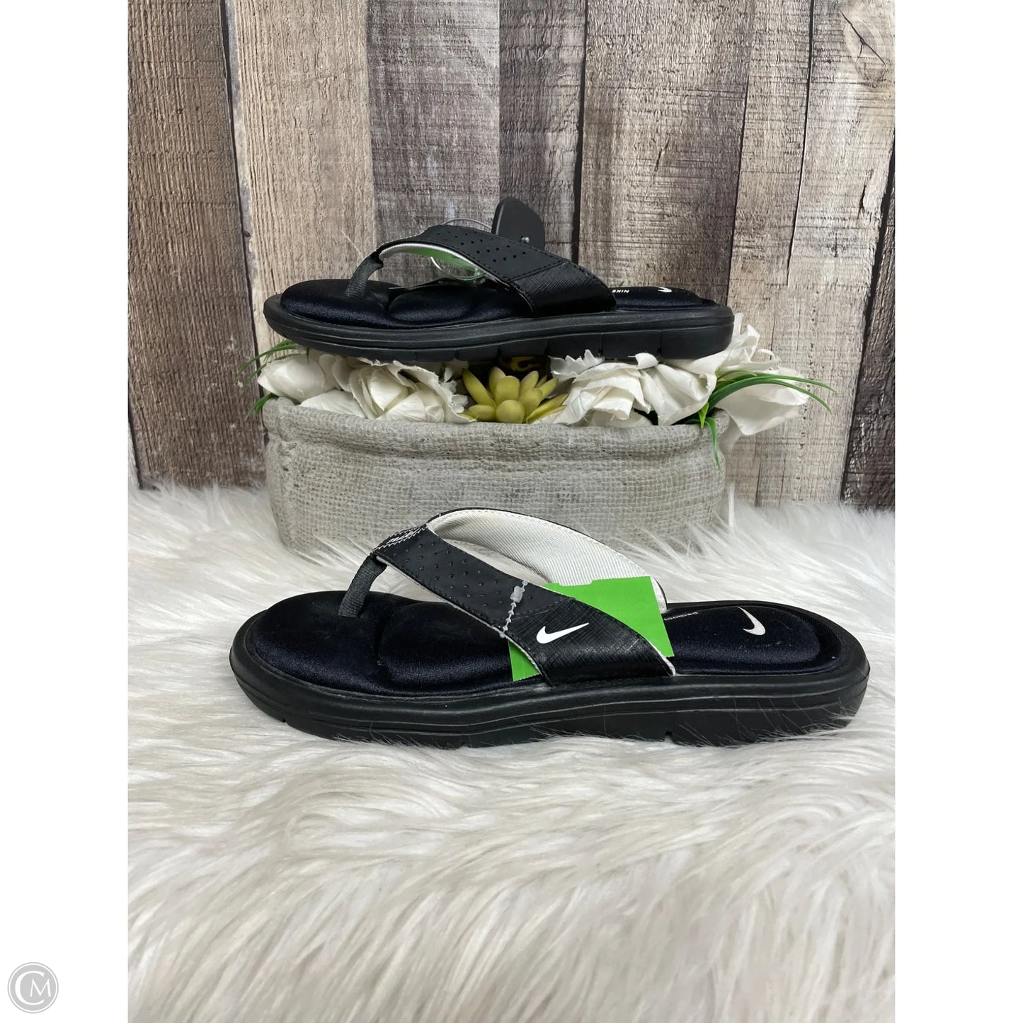 Sandals Flip Flops By Nike In Black, Size: 6